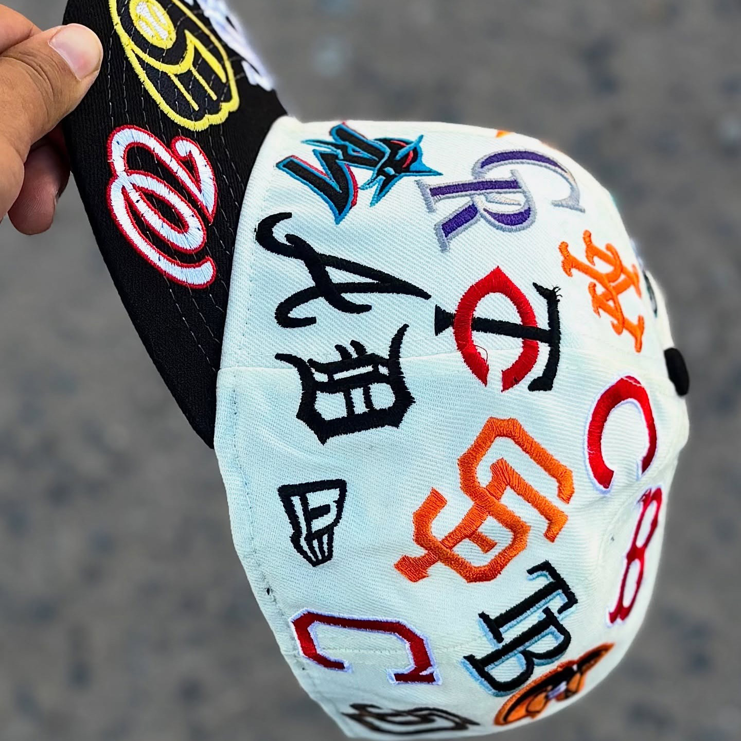 NEW ERA  ALL OVER CROMO NEGRO INTERNACIONAL EMBROIDERED CASUAL BASEBALL CAP