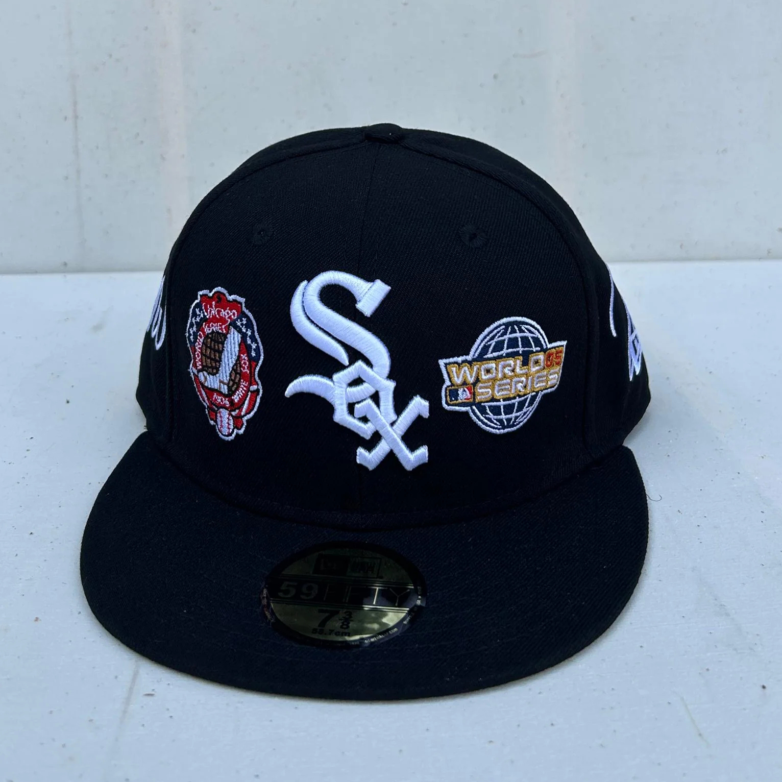 NEW ERA CHICAGO WHITE SOX WORLD SERIES CHAMPIONS FITTED EMBROIDERED CASUAL BASEBALL CAP