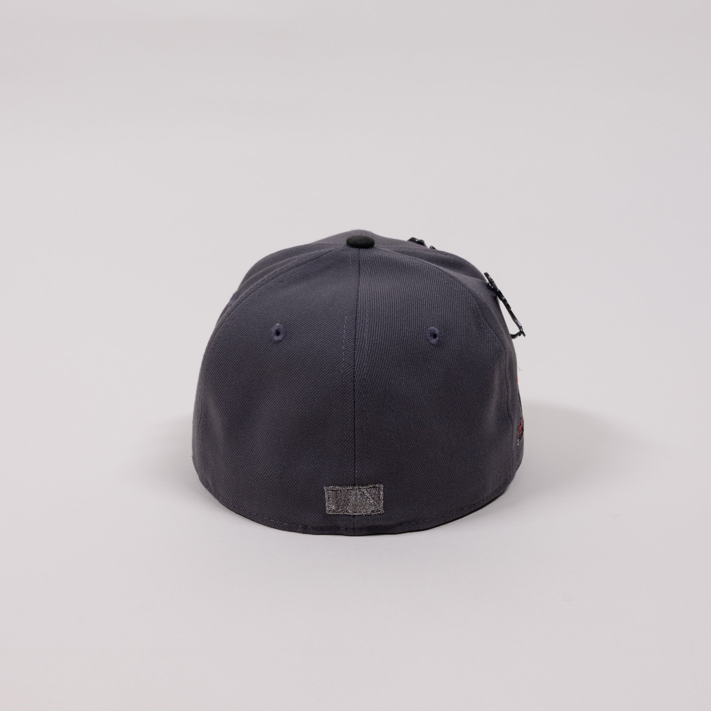 NEW ERA 59FIFTY GREY/ BLACK ATLANTA BRAVES SCRIPT W/ 40TH ANNIVERSARY SIDE PATCH