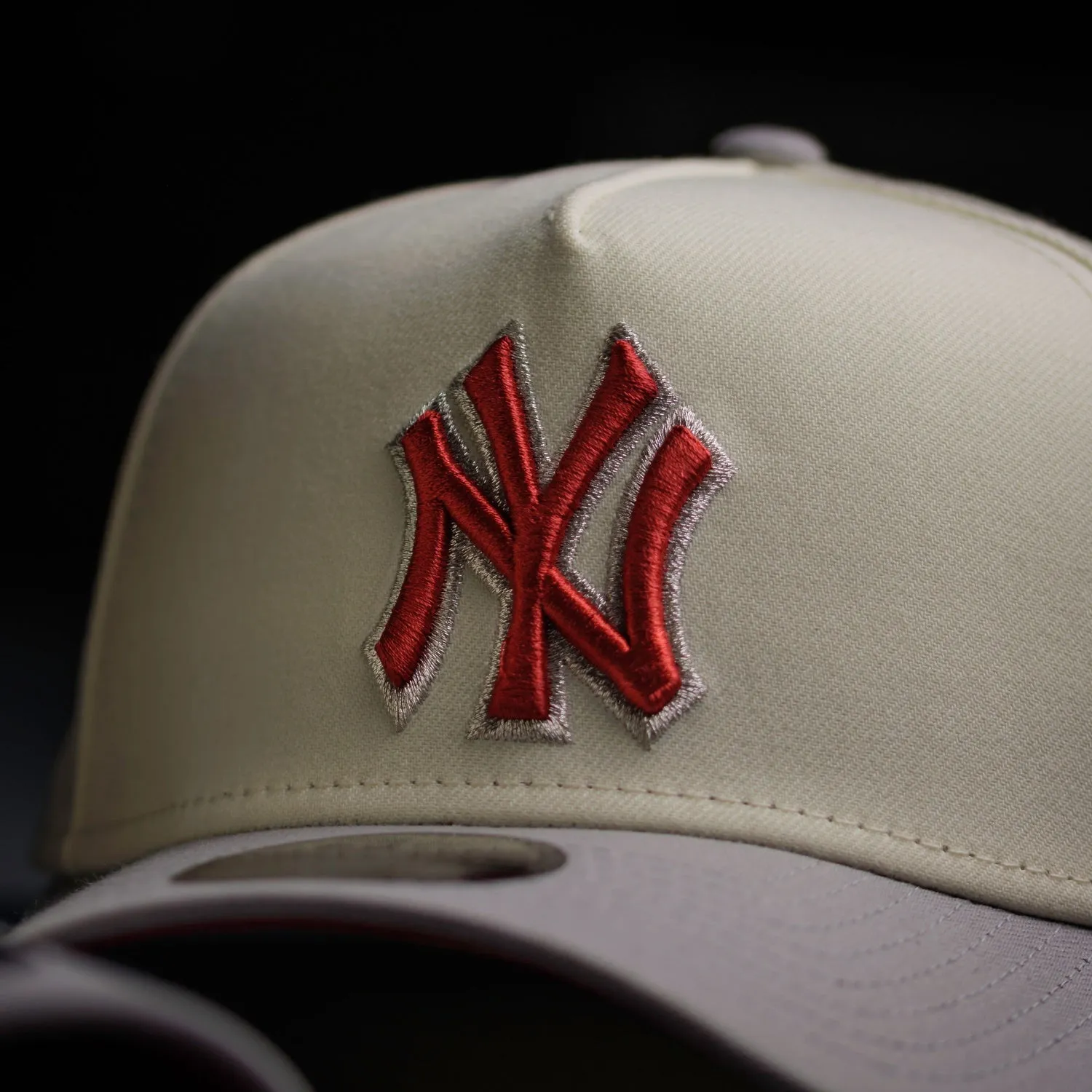 NEW ERA 9FORTY A-FRAME MLB NEW YORK YANKEES WS 24 TWO TONE CHROME WHITE / CARDINAL UV SNAPBACK