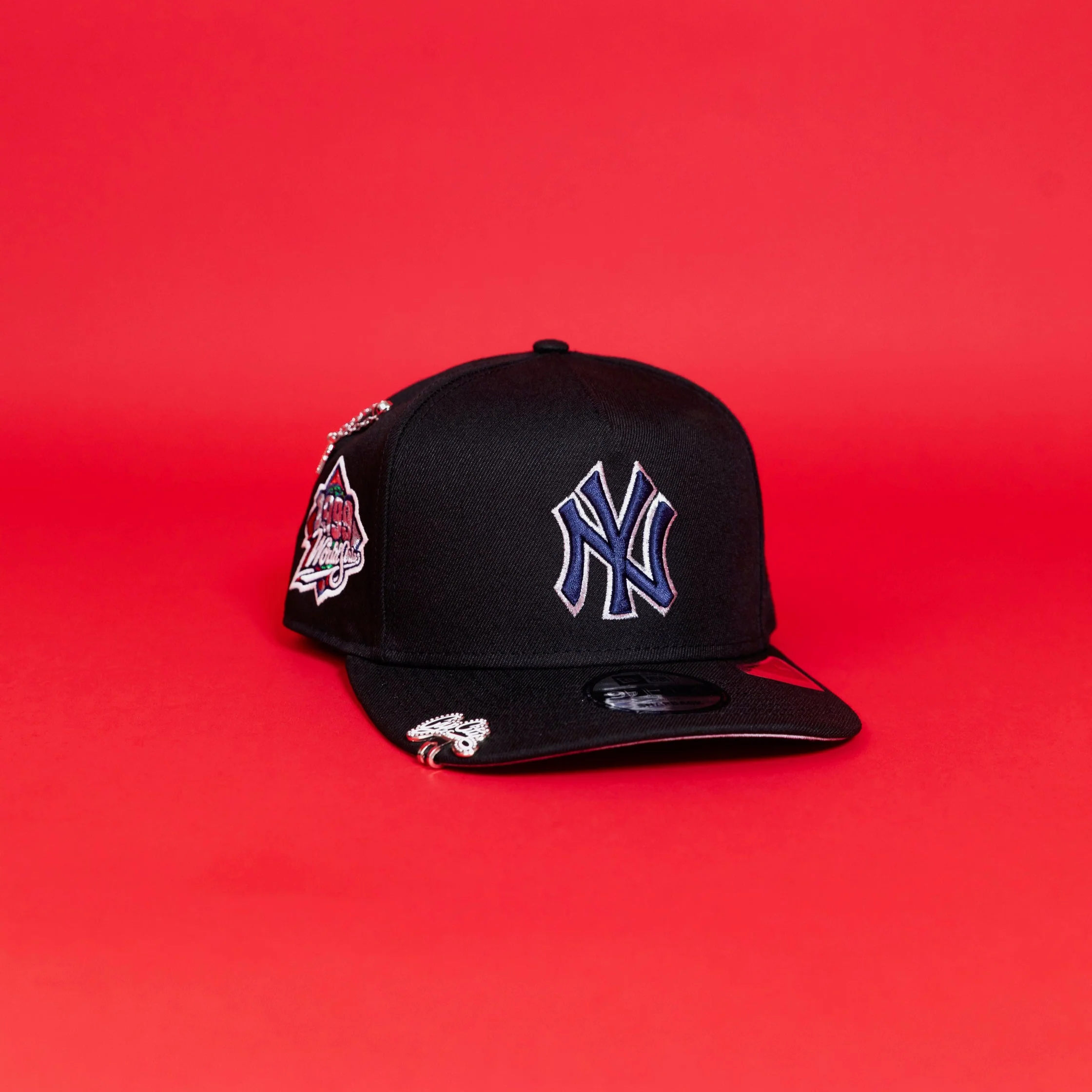 NEW ERA EXCLUSIVE 9FIFTY A-FRAME BLACK NEW YORK YANKEES SNAPBACK W/ 1999 WORLD SERIES SIDE PATCH