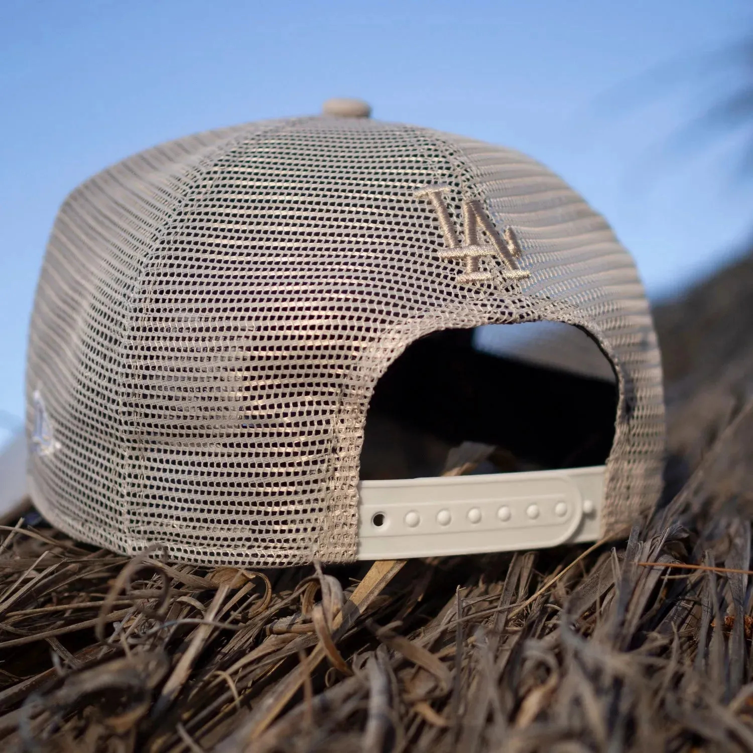 NEW ERA 9FORTY A-FRAME LOS ANGELES DODGERS MIRROR LOGO STONE / GREY UV TRUCKER