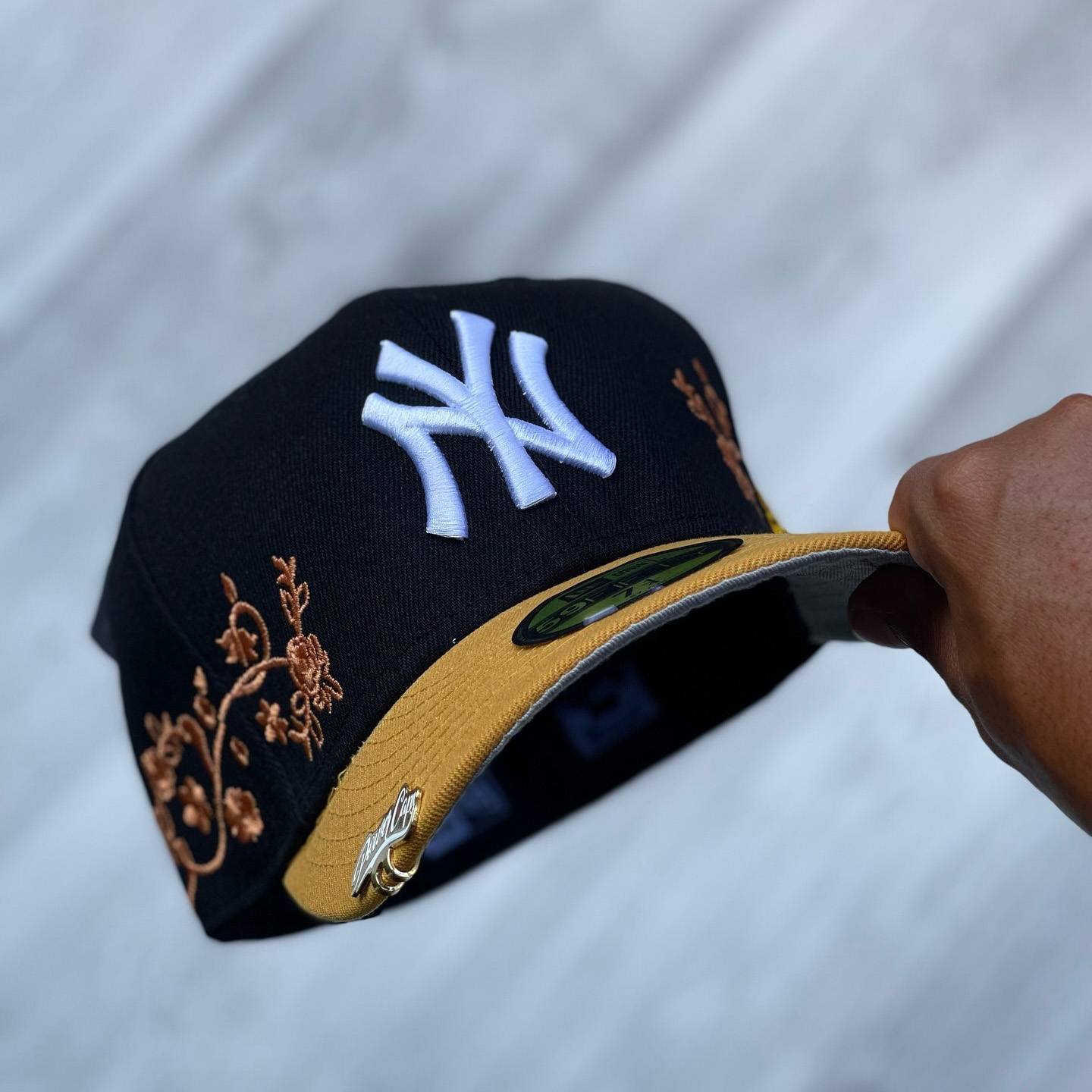 NEW ERA NEW YORK YANKEES FLORAL VINE EMBROIDERED CASUAL BASEBALL CAP