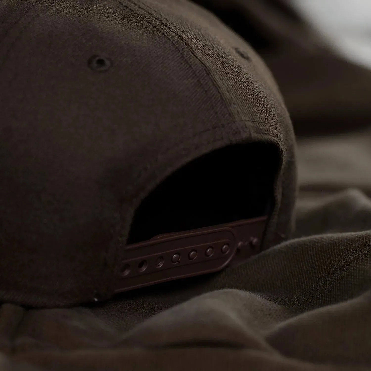 NEW ERA 9FORTY A-FRAME MLB ATLANTA BRAVES WORLD SERIES 1995 WALNUT / SCARLET UV CAP