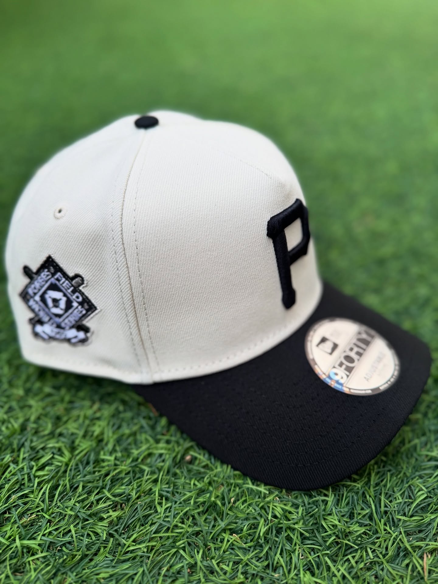 NEW ERA PITTSBURGH PIRATES ALL-STAR GAME TITANIUM WHITE SPELL BLACK CLASSIC 59FIFTY FIT CAP