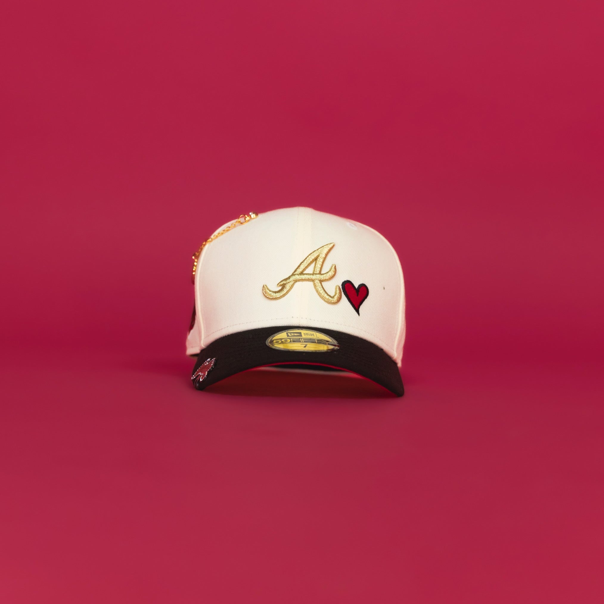 NEW ERA 59FIFTY CHROME/ BLACK ATLANTA BRAVES W/ RED HEART + 1999 WORLD SERIES SIDE PATCH