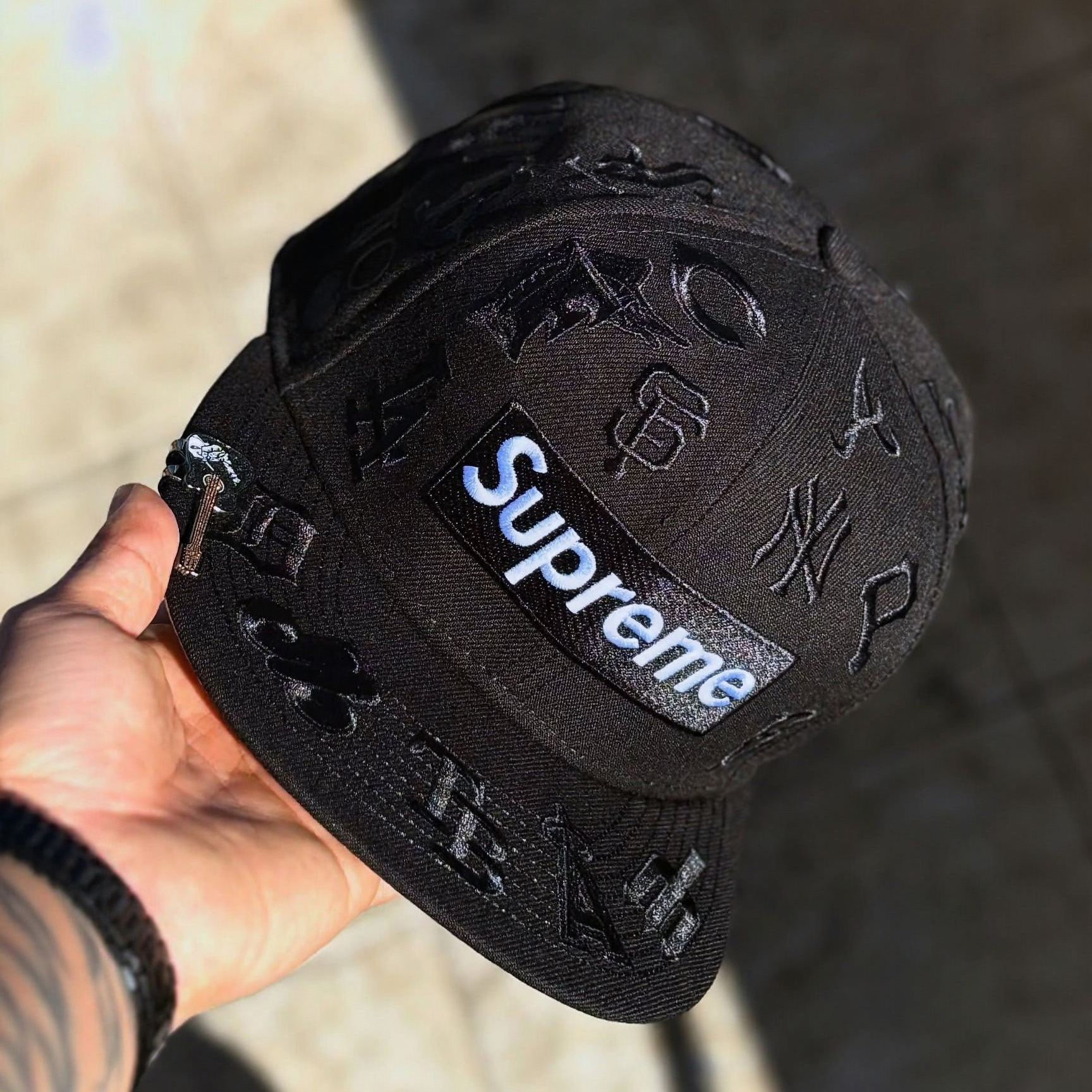 NEW ERA ALL OVER SUPREME NEGRO EMBROIDERED CASUAL BASEBALL CAP