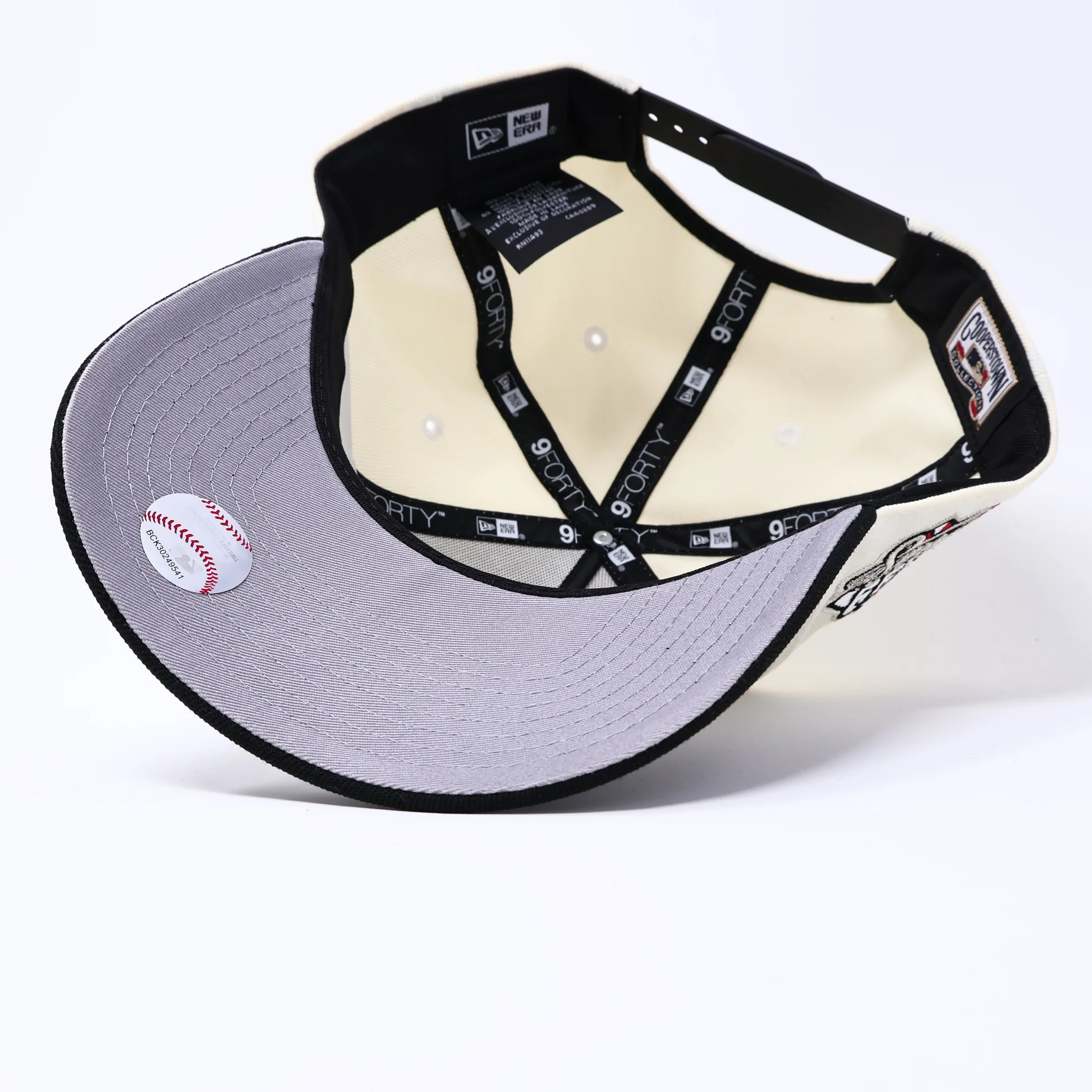 NEW ERA NEW YORK YANKEES SUBWAY SERIES 1999 CHROME TWO TONE EDITION 9FORTY A FRAME SNAPBACK CAP