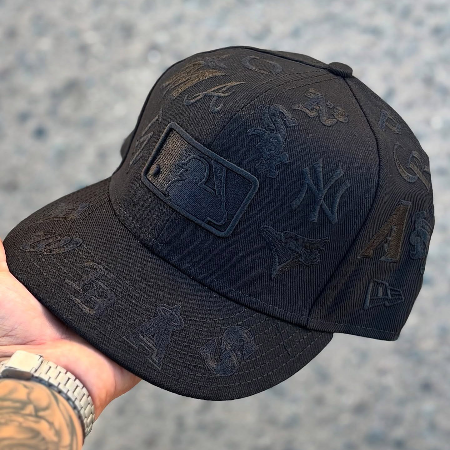 NEW ERA  GORRA ALL OVER FULL BLACK EMBROIDERED CASUAL BASEBALL CAP