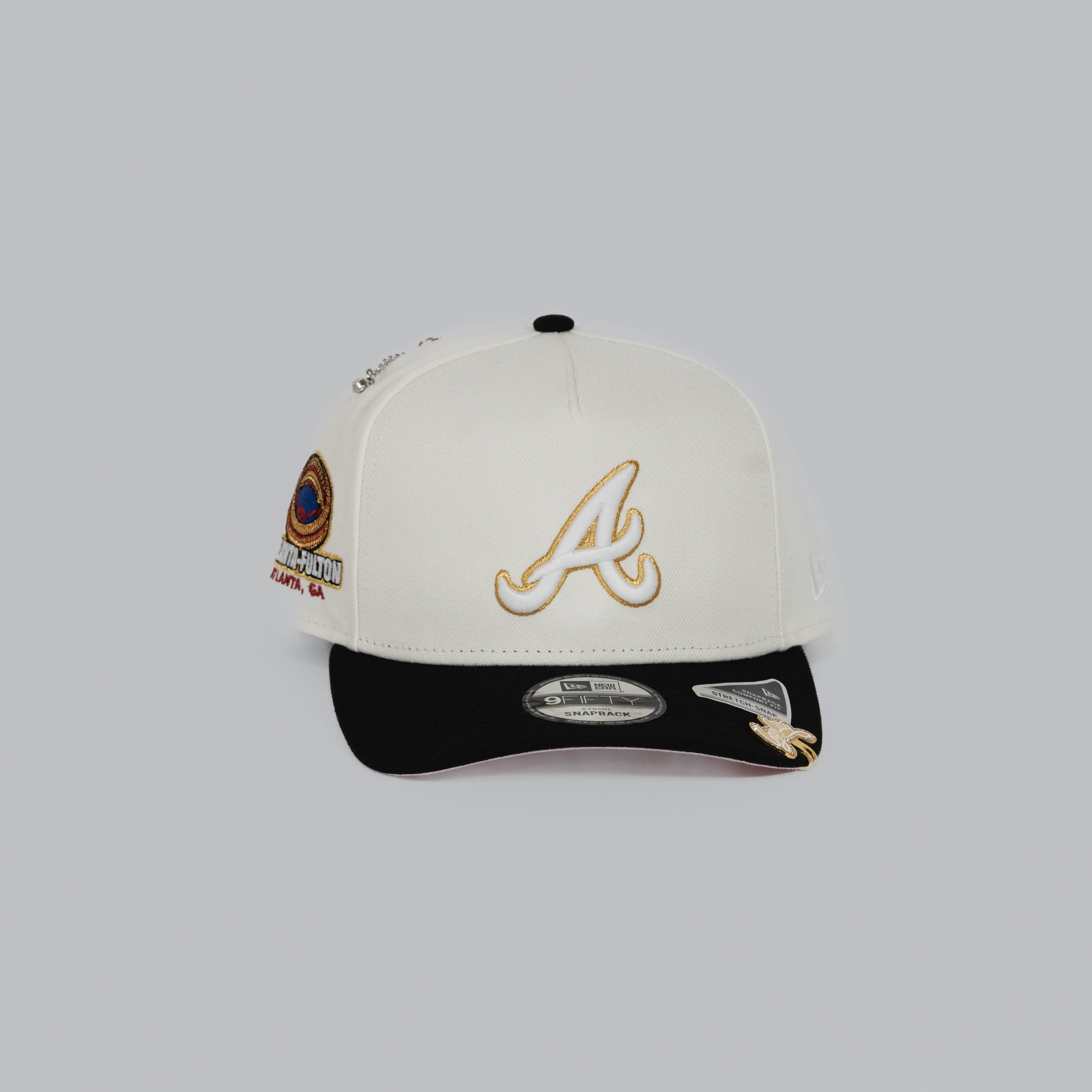 NEW ERA EXCLUSIVE 9FIFTY A-FRAME CHROME/ BLACK ATLANTA BRAVES SNAPBACK W/ ATLANTA-FULTON SIDE PATCH
