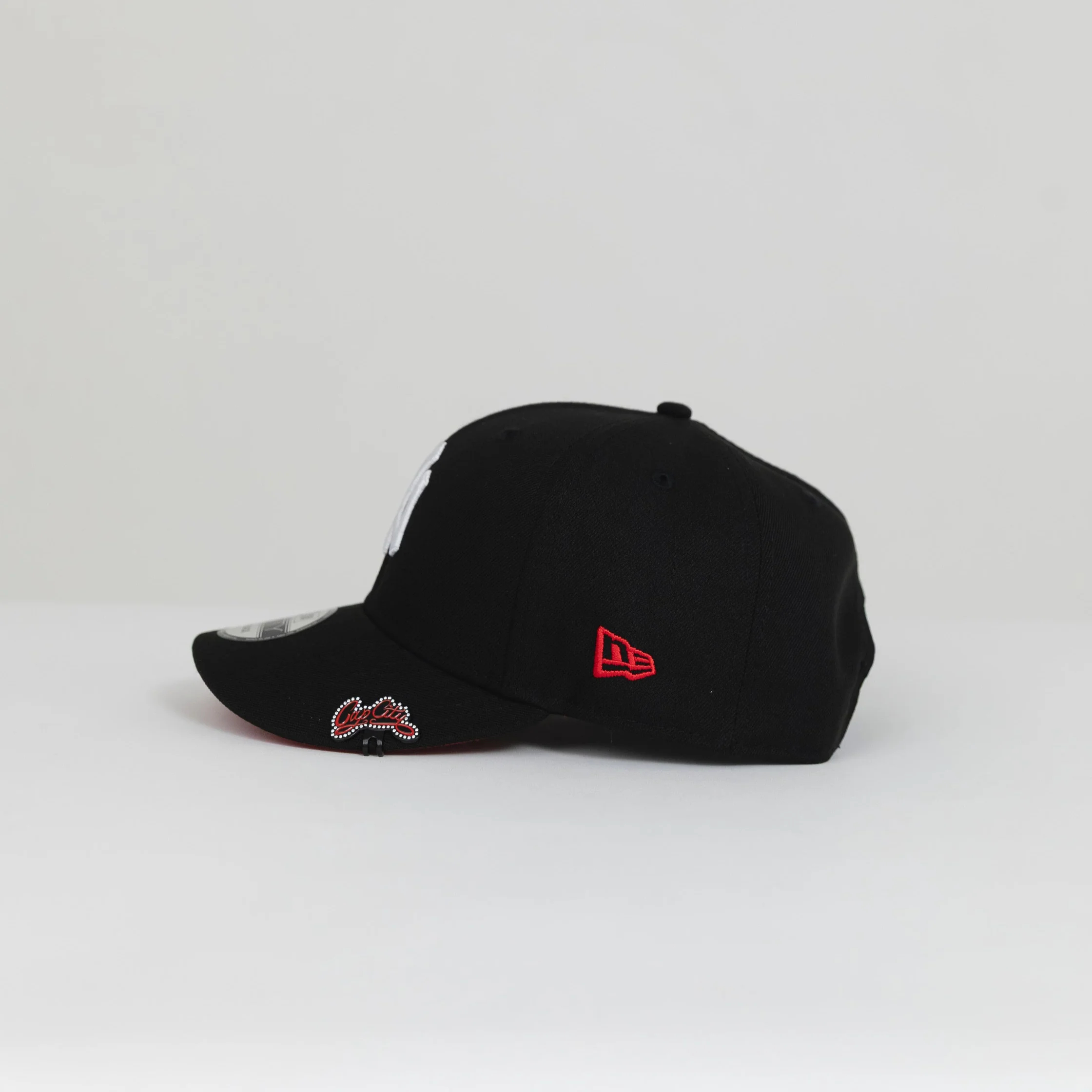 NEW ERA EXCLUSIVE 9FIFTY A-FRAME BLACK NEW YORK YANKEES SNAPBACK W/ 1999 WORLD SERIES SIDE PATCH