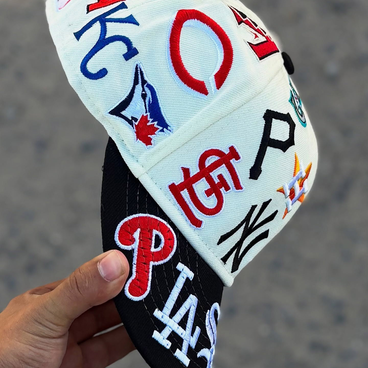 NEW ERA  ALL OVER CROMO NEGRO INTERNACIONAL EMBROIDERED CASUAL BASEBALL CAP