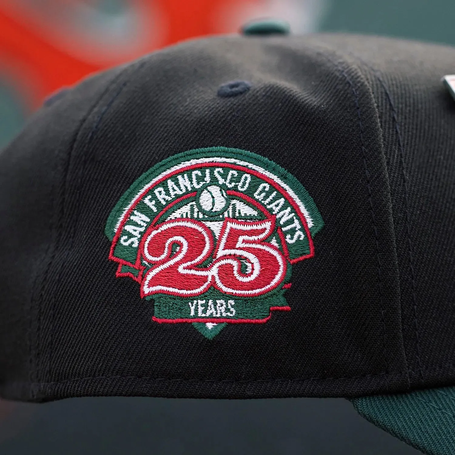 NEW ERA 9FORTY A-FRAME SAN FRANCISCO GIANTS 25TH ANNIVERSARY TWO TONE / SCARLET UV SNAPBACK