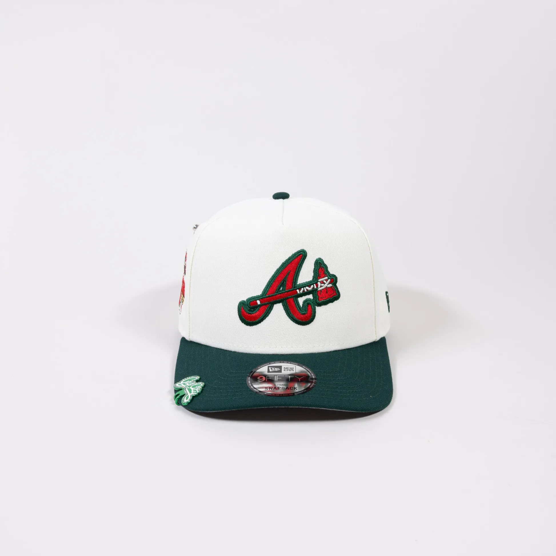 NEW ERA EXCLUSIVE 9FIFTY A-FRAME CHROME/ FOREST GREEN ATLANTA BRAVES SNAPBACK W/ 2000 ALL STAR GAME SIDE PATCH