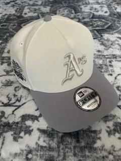 NEW ERA OAKLAND ATHLETICS WORLD SERIES 1989 METALLIC CHROME TWO TONE A FRAME 9FORTY SNAPBACK GORRA