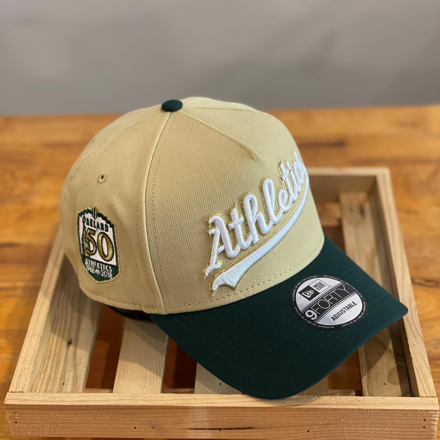 NEW ERA OAKLAND ATHLETICS RICKEY HENDERSON FIELD VEGAS GOLD TWO TONE 9FORTY A FRAME SNAPBACK HAT