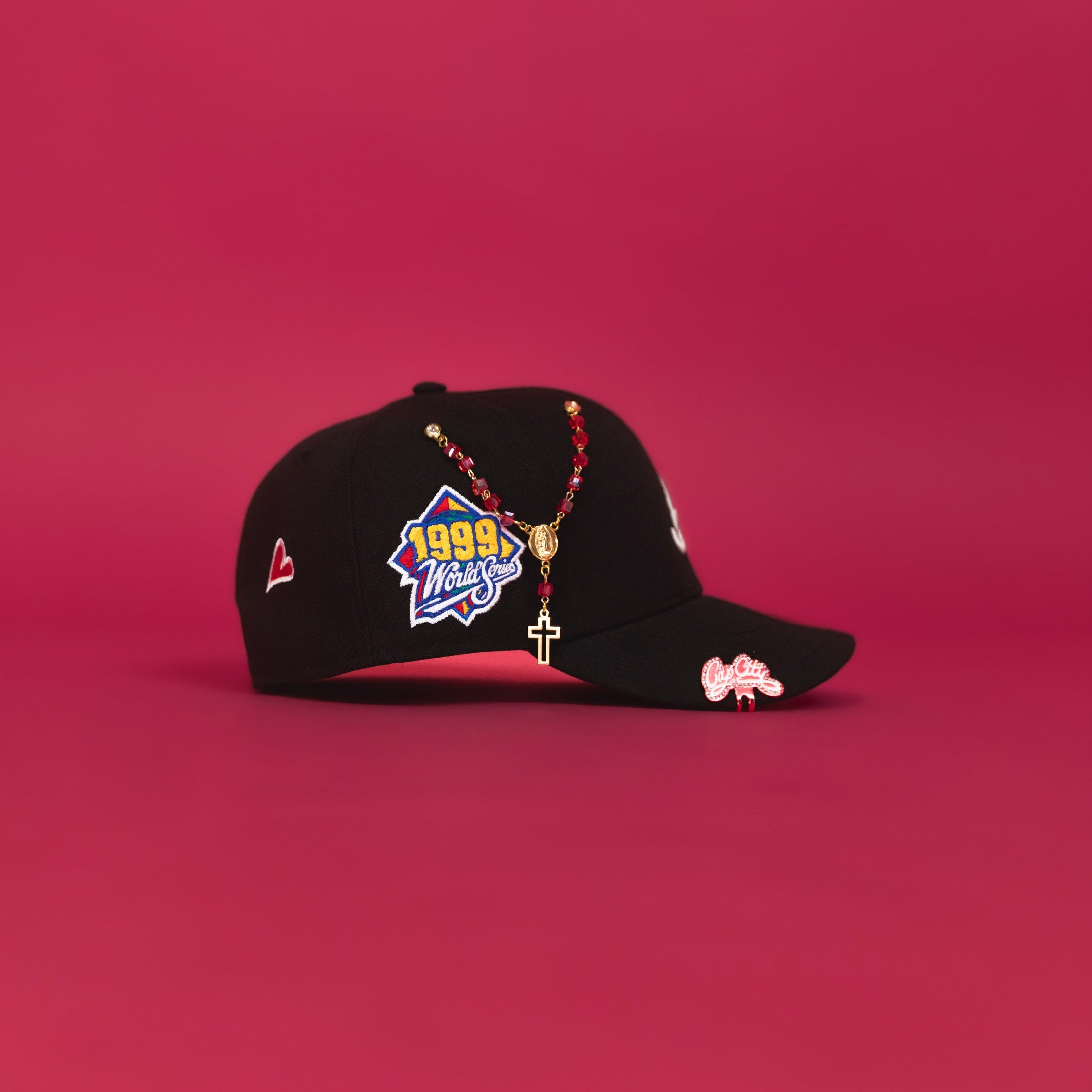 NEW ERA 59FIFTY BLACK ATLANTA BRAVES W/ RED HEART + 1999 WORLD SERIES SIDE PATCH