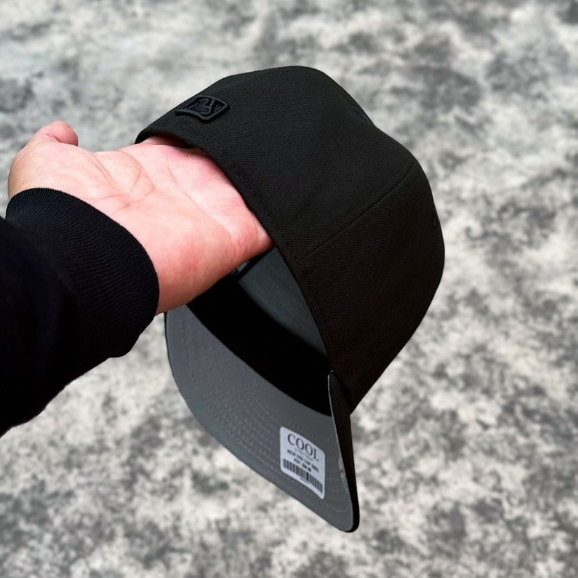 NEW ERA LA DODGERS BLACK ON BLACK EMBROIDERED CASUAL BASEBALL CAP