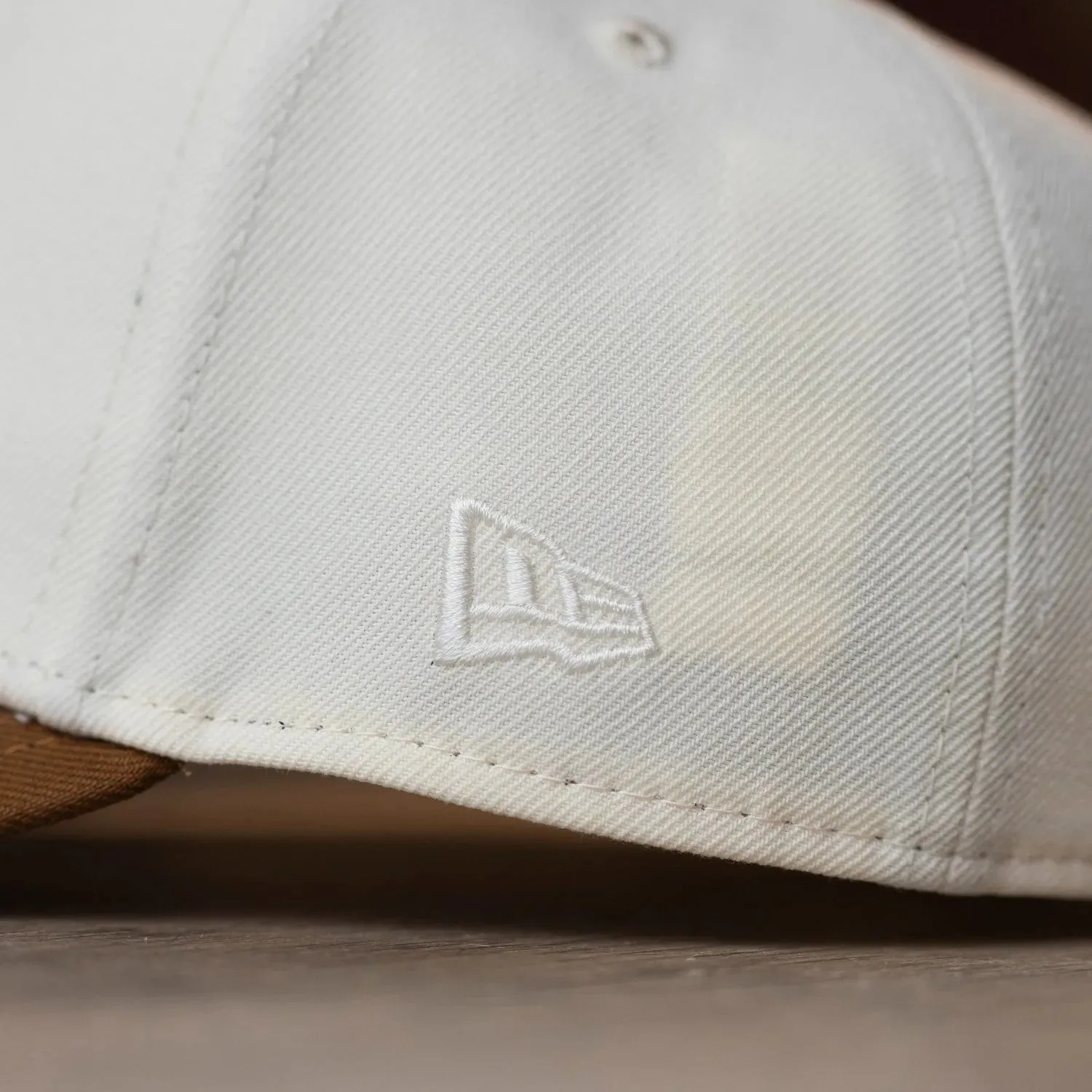 NEW ERA 9FORTY A-FRAME MLB NEW YORK YANKEES SUBWAY SERIES 2000 TWO TONE / GREY UV CAP