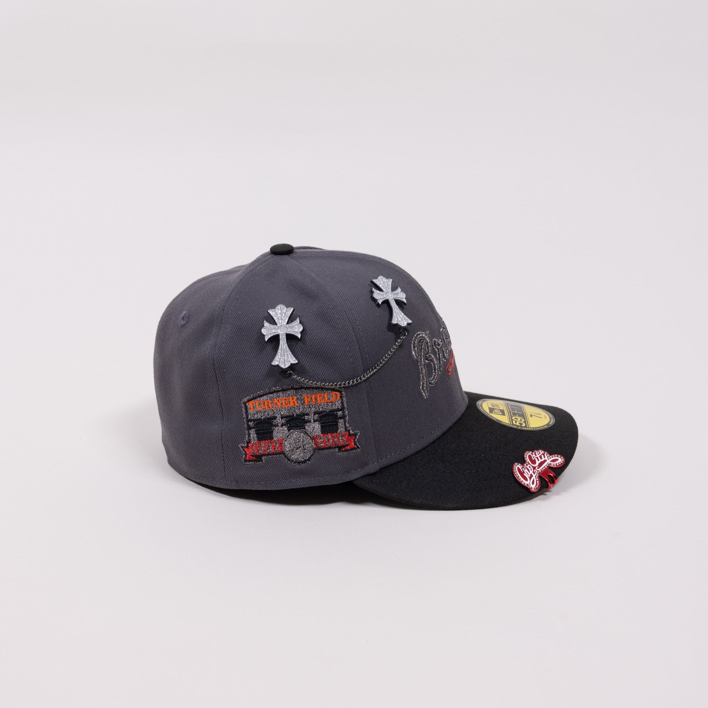 NEW ERA 59FIFTY GREY/ BLACK ATLANTA BRAVES SCRIPT W/ 40TH ANNIVERSARY SIDE PATCH