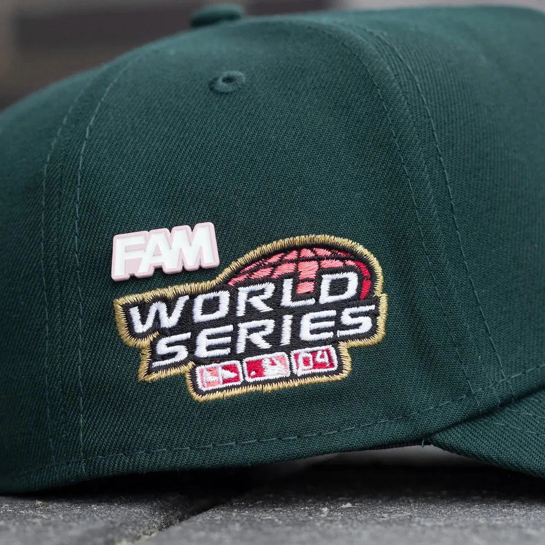 NEW ERA 9FORTY A-FRAME MLB BOSTON RED SOX WORLD SERIES 2004 DARK GREEN / PINK UV SNAPBACK CAP HAT MLB