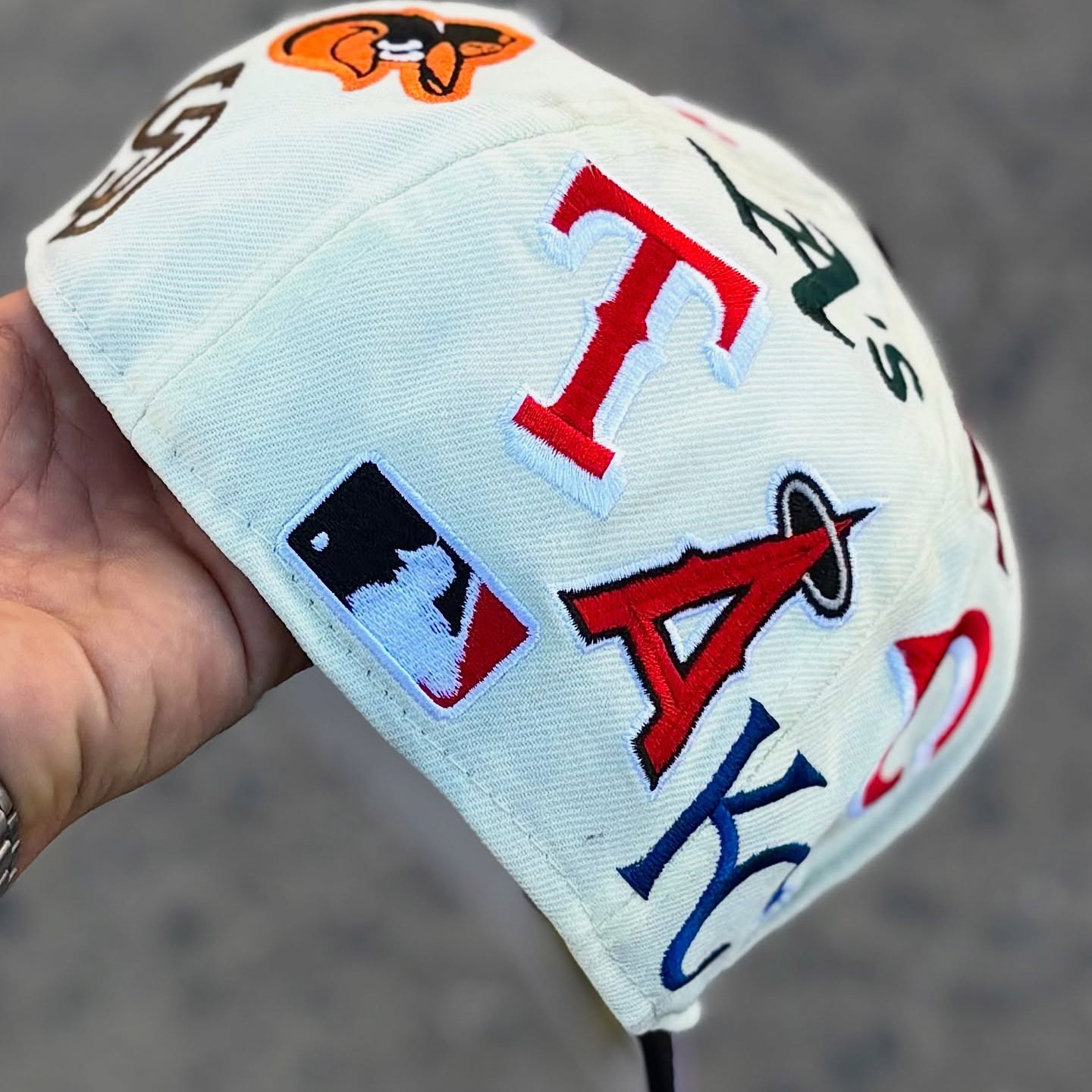 NEW ERA  ALL OVER CROMO NEGRO INTERNACIONAL EMBROIDERED CASUAL BASEBALL CAP