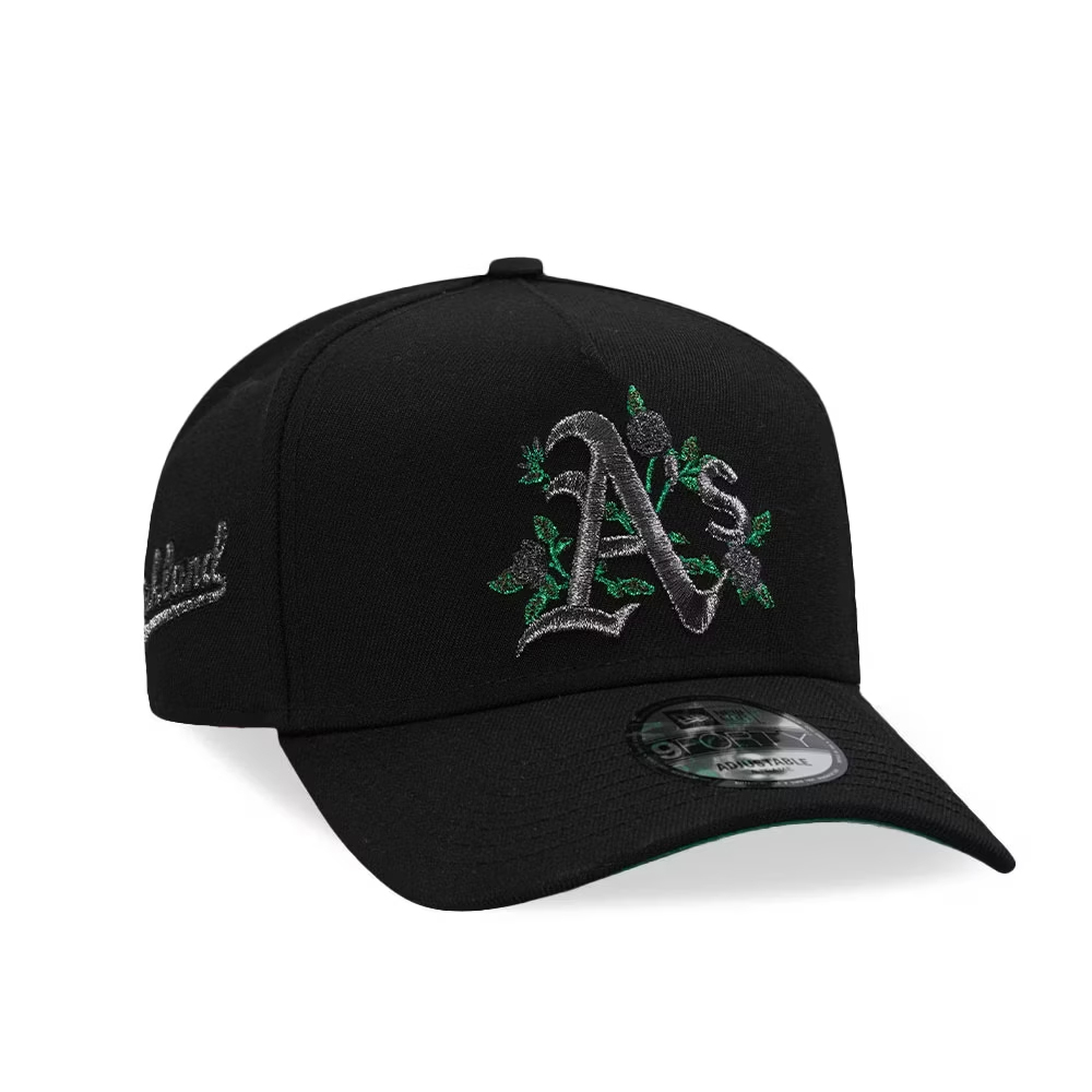 NEW ERA OAKLAND ATHLETICS BLACK METALLICS 9FORTY A FRAME SNAPBACK CAP