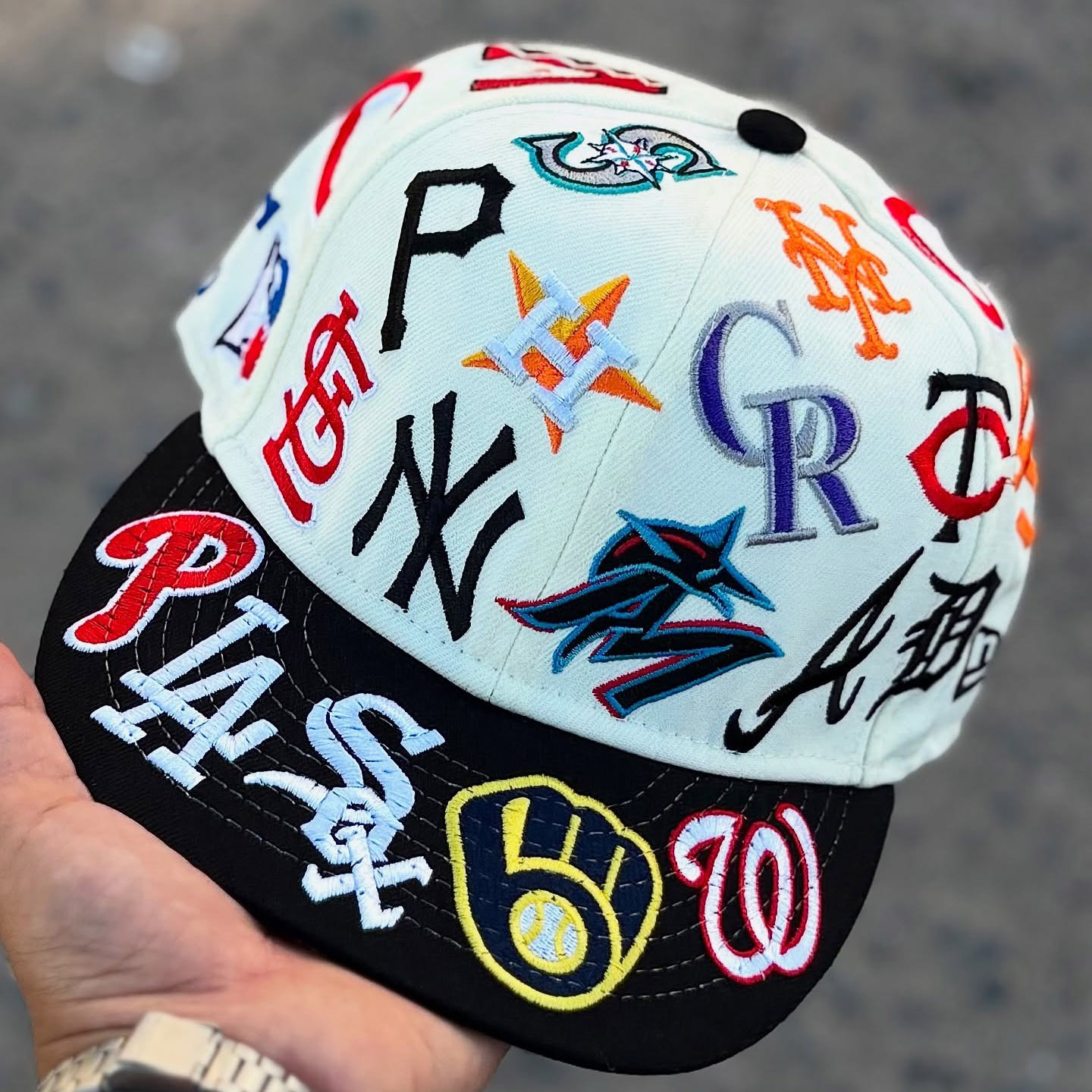 NEW ERA  ALL OVER CROMO NEGRO INTERNACIONAL EMBROIDERED CASUAL BASEBALL CAP