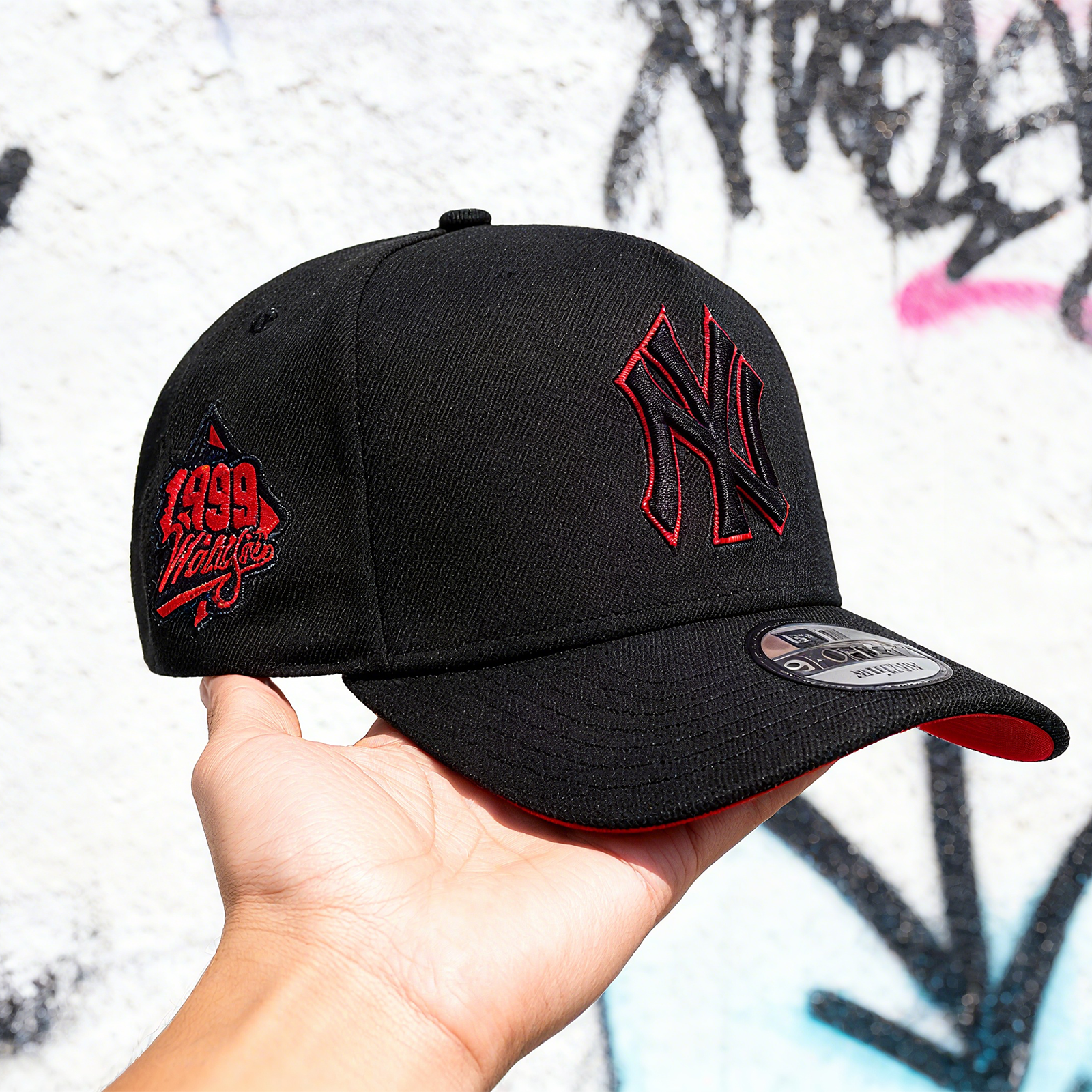 NEW ERA NEW YORK YANKEES WORLD SERIES 1999 BLACK AND RED 9FORTY A FRAME SNAPBACK HAT