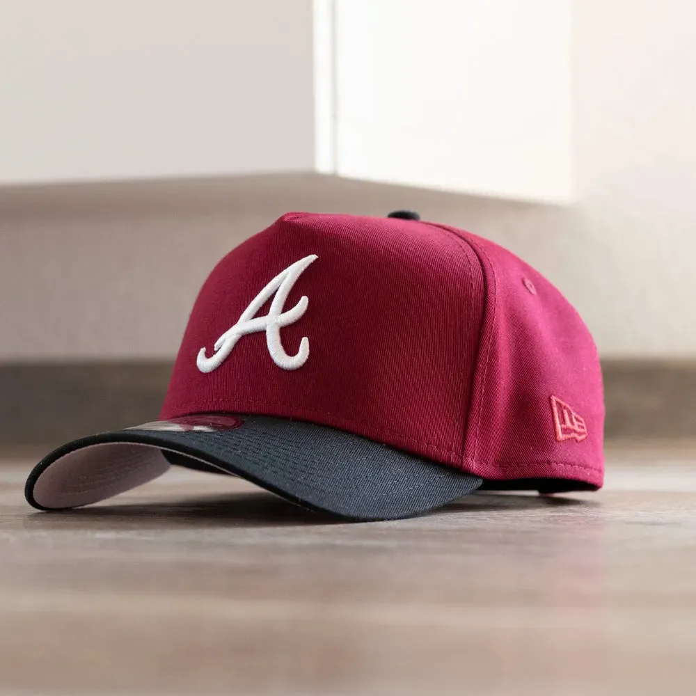 NEW ERA 9FORTY A-FRAME MLB ATLANTA BRAVES 30TH ANNIVERSARY TWO TONE / PINK UV SNAPBACK CAP