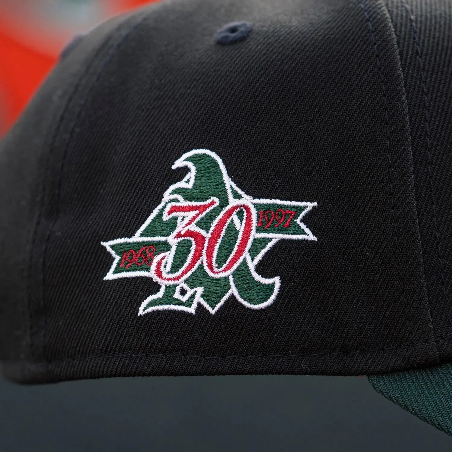 NEW ERA 9FORTY A-FRAME OAKLAND ATHLETICS 30TH ANNIVERSARY TWO TONE / SCARLET UV SNAPBACK