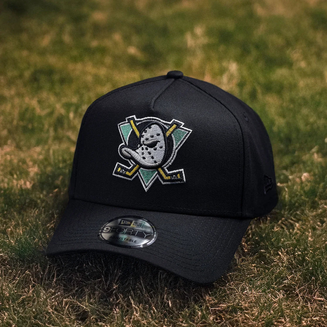 NEW ERA 9FORTY A-FRAME NHL ANAHEIM DUCKS BLACK / GRAY UV SNAPBACK