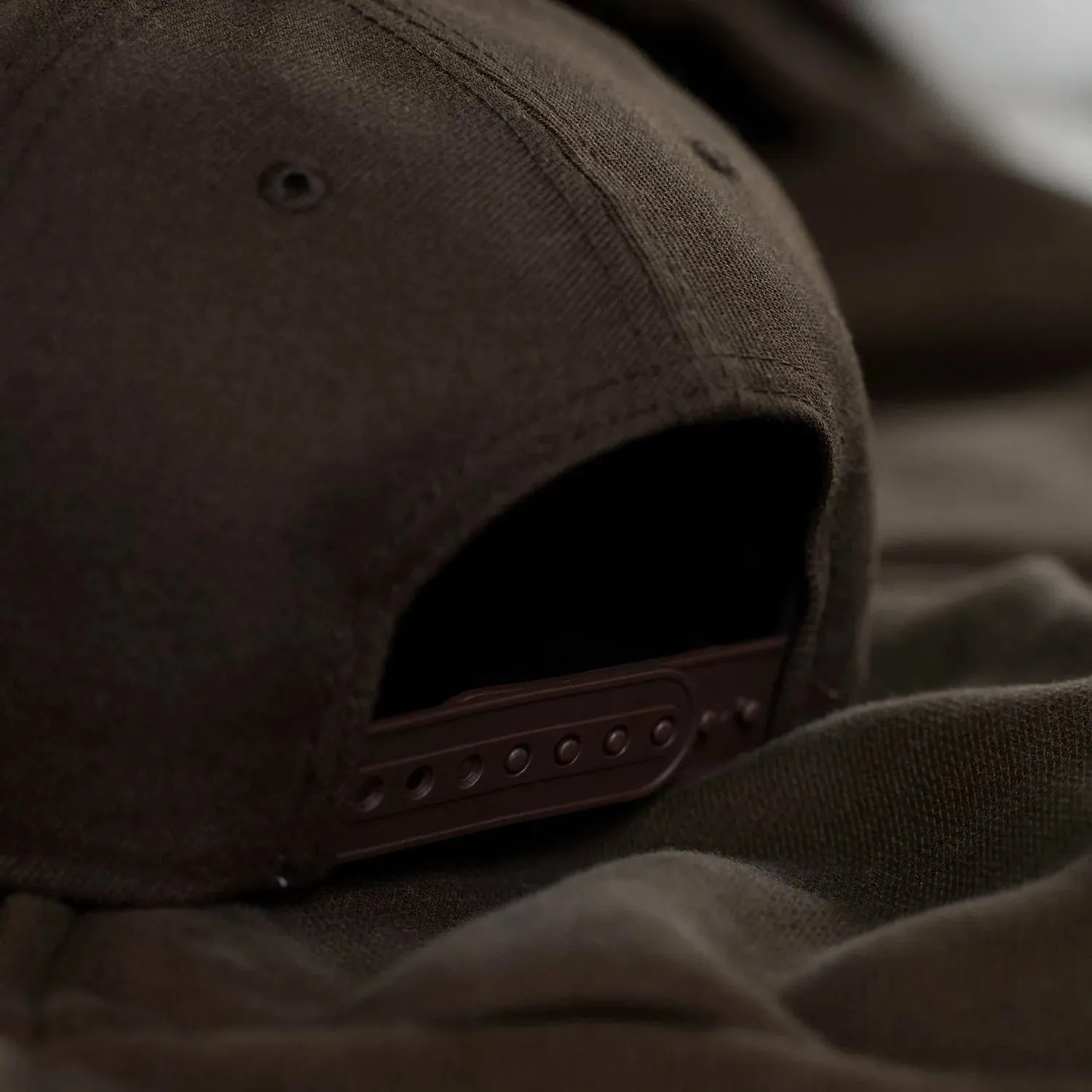 NEW ERA 9FORTY A-FRAME MLB ATLANTA BRAVES WORLD SERIES 1995 WALNUT / SCARLET UV CAP