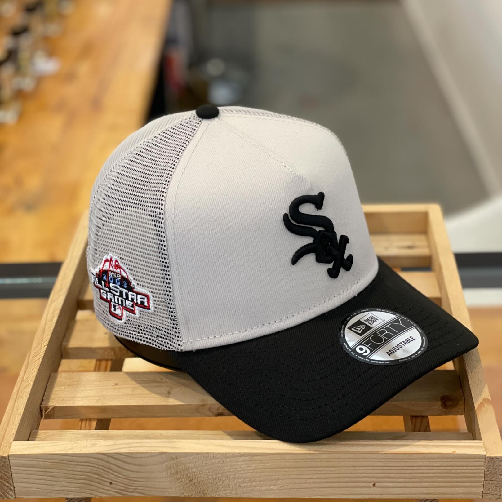 NEW ERA 9FORTY A MLB CHICAGO WHITE SOX. STONE TWO-TONE EDITION MESH BASEBALL CAP