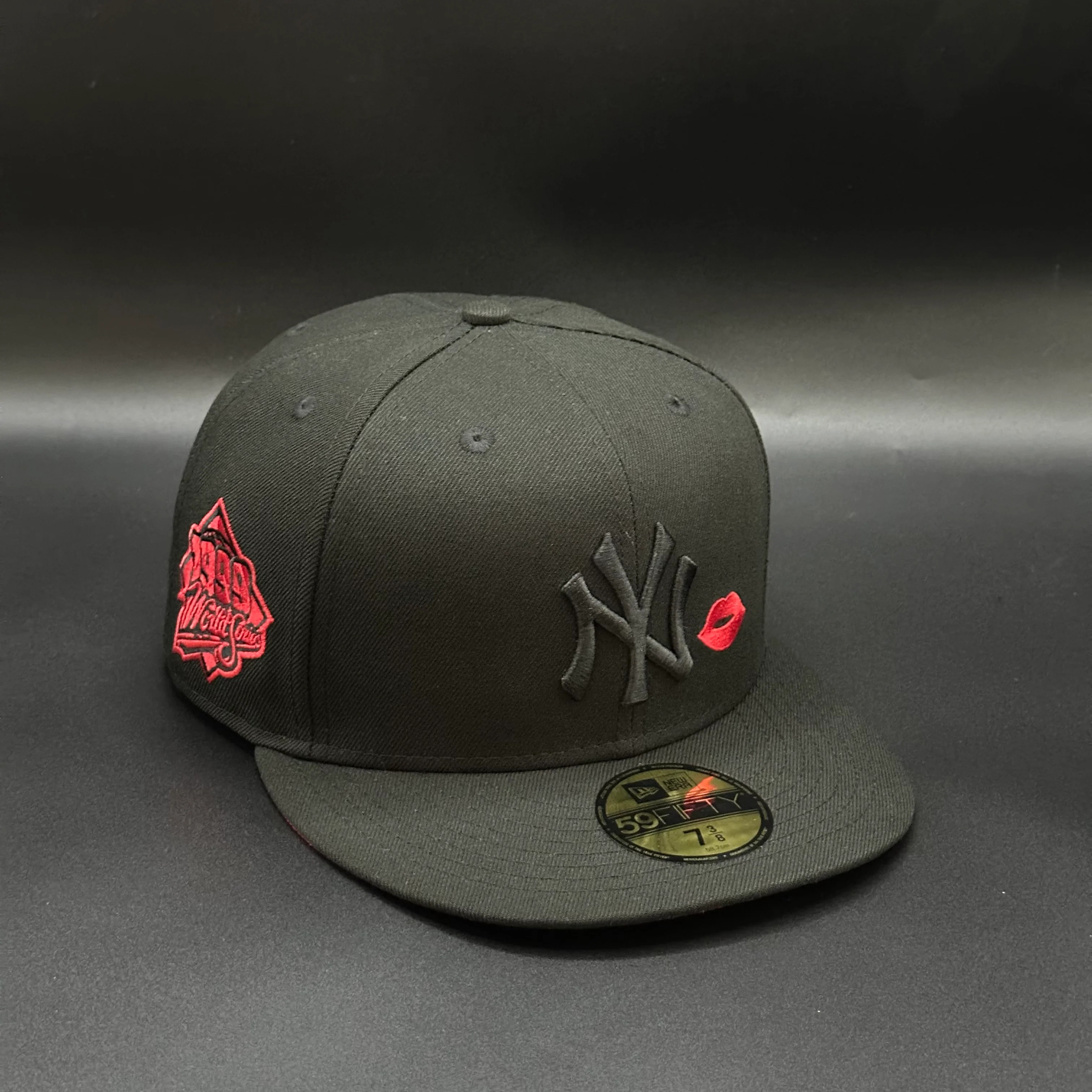 Black Red Kiss New York Yankees 1999 World Series Fitted Cap