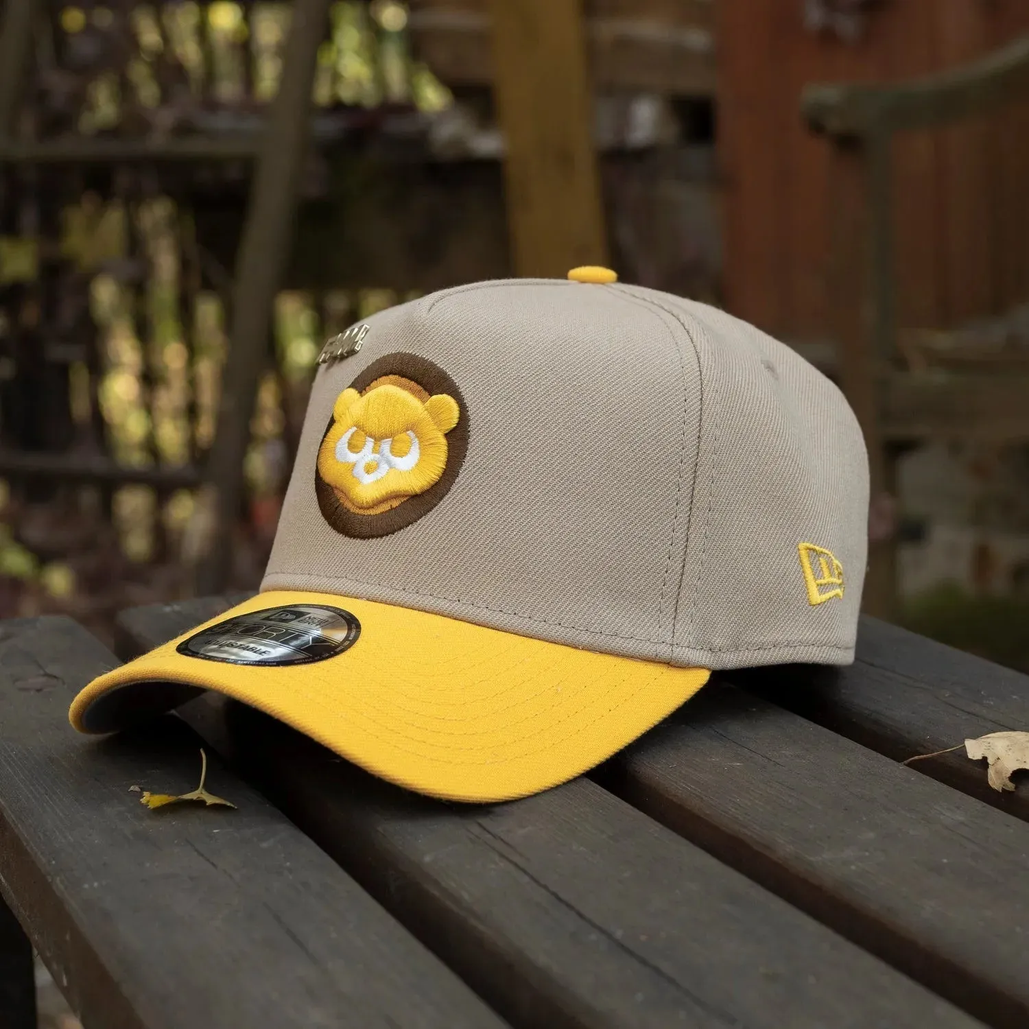 NEW ERA 9FORTY CHICAGO CUBS WRIGLEY FIELD TWO TONE / GREY UV TRUCKER