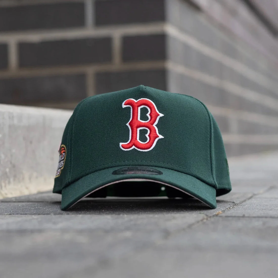 NEW ERA 9FORTY A-FRAME MLB BOSTON RED SOX WORLD SERIES 2004 DARK GREEN / PINK UV SNAPBACK CAP HAT MLB