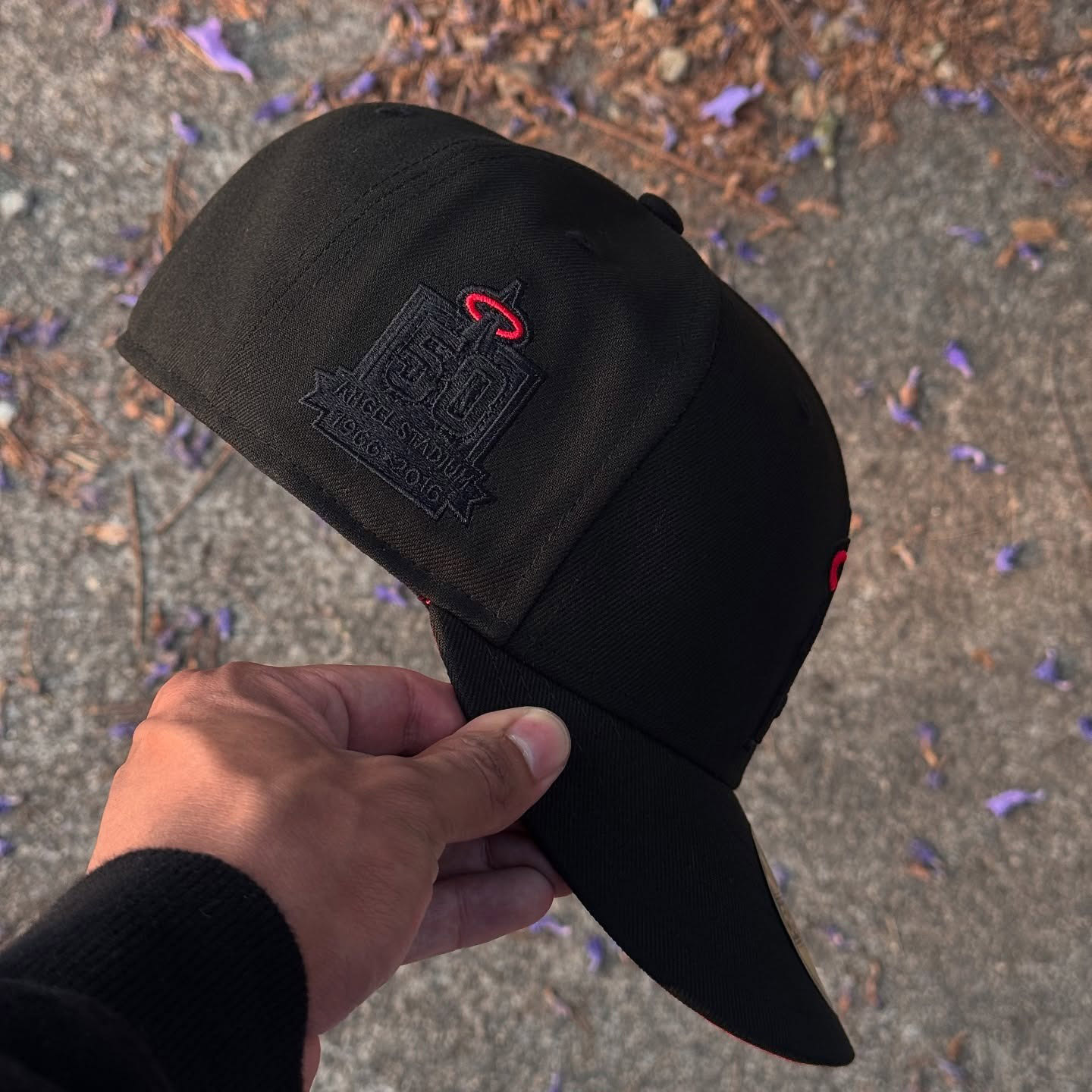 NEW ERA ANAHEIM ANGELS 50TH ANNIVERSARY BLACKOUT RED EMBROIDERED CASUAL BASEBALL CAP