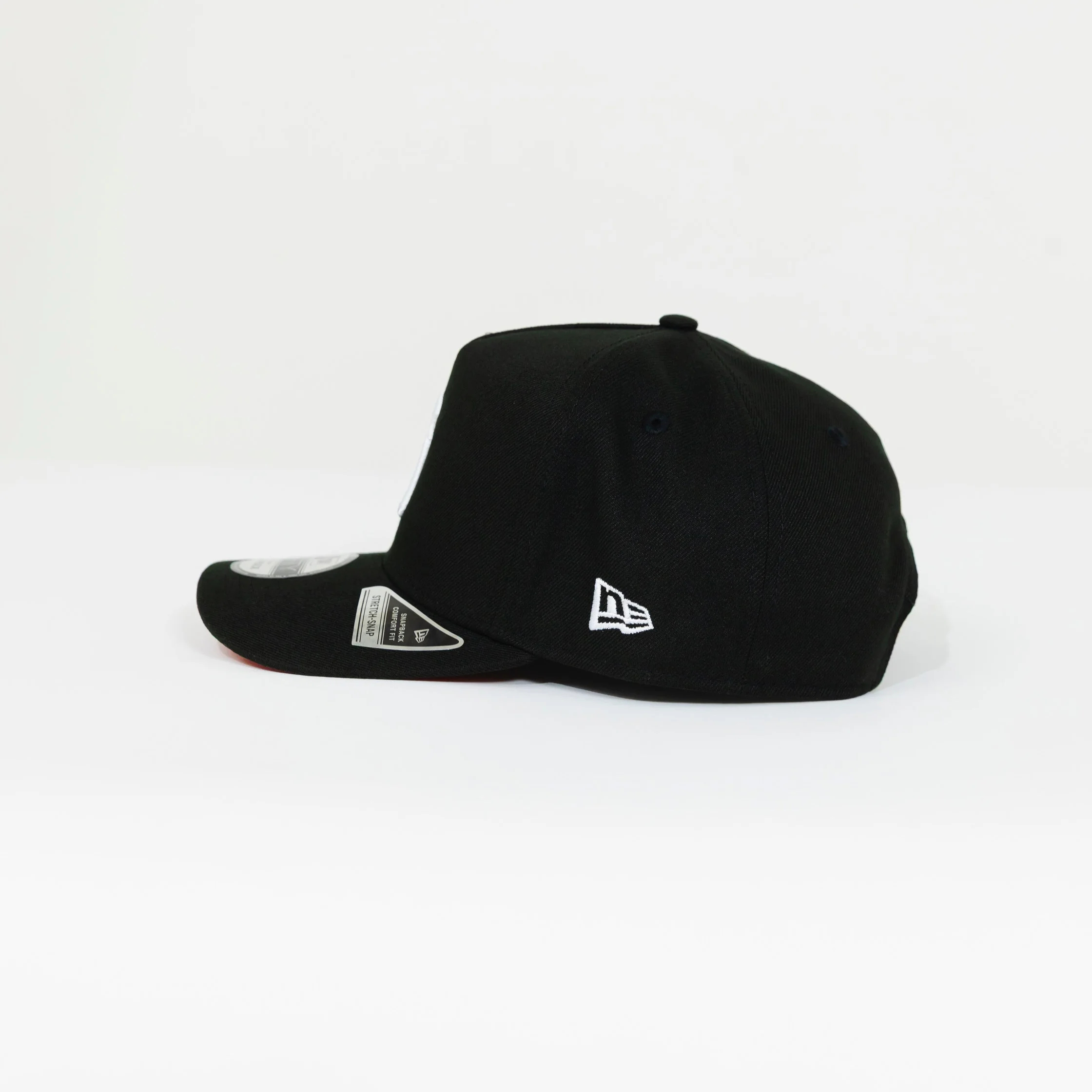 NEW ERA EXCLUSIVE 9FIFTY A-FRAME BLACK NEW YORK YANKEES SNAPBACK W/ 1999 WORLD SERIES SIDE PATCH