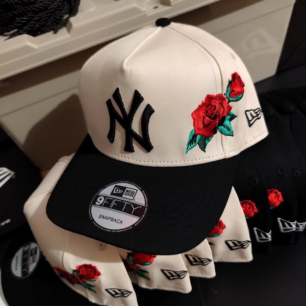 NEW ERA NEW YORK YANKEES 'CHROME BLACK ROSES' 9FORTY A-FRAME SNAPBACK CHROME/BLACK