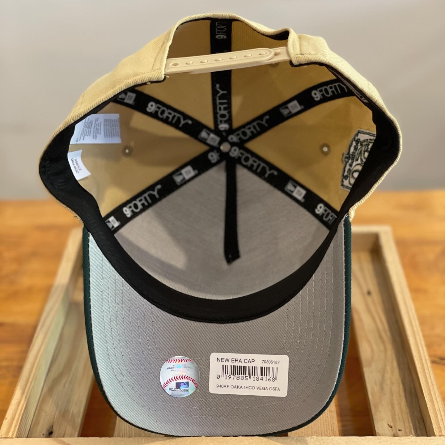 NEW ERA OAKLAND ATHLETICS RICKEY HENDERSON FIELD VEGAS GOLD TWO TONE 9FORTY A FRAME SNAPBACK HAT