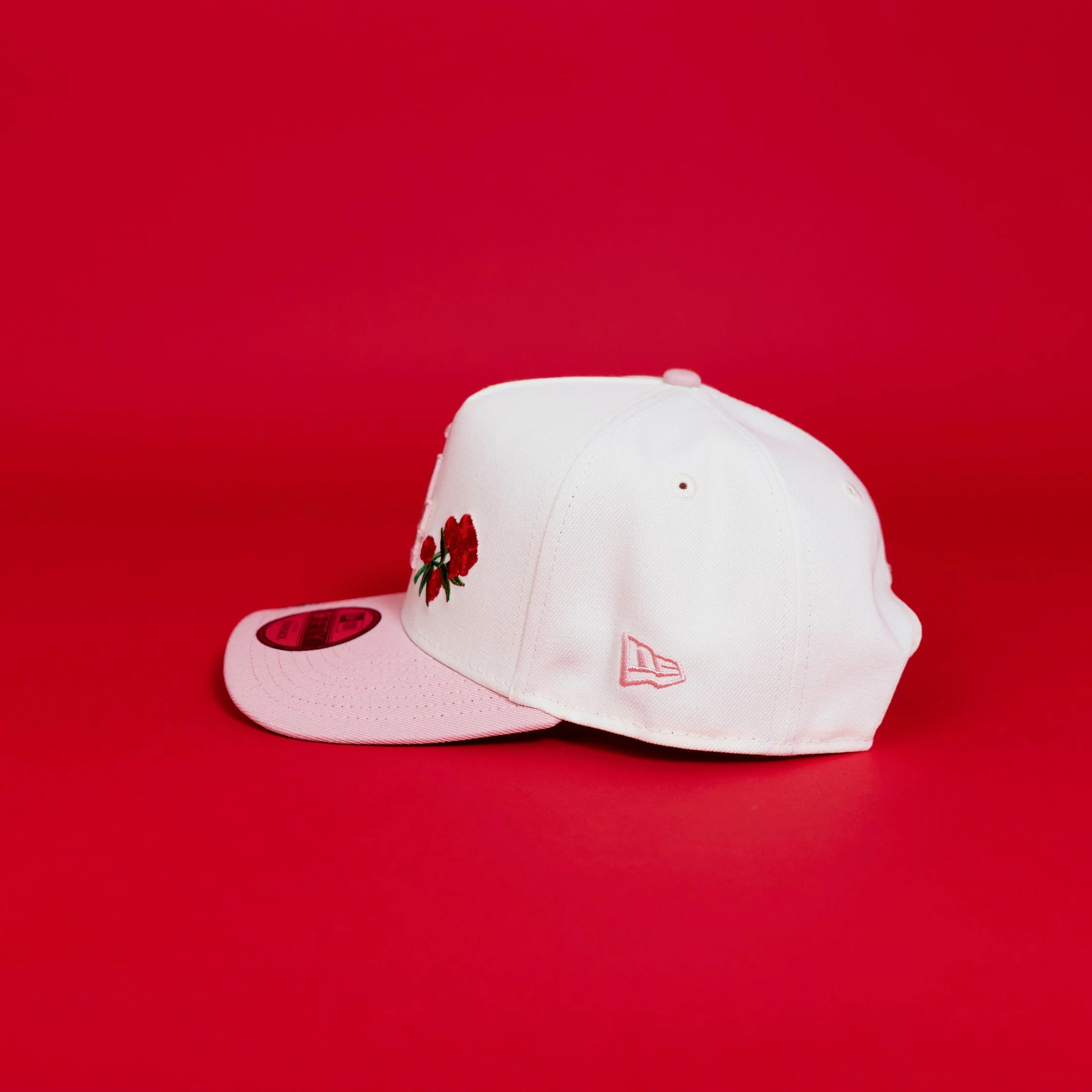 NEW ERA EXCLUSIVE 9FIFTY A-FRAME CHROME/ SOFT PINK LOS ANGELES DODGERS SNAPBACK W/ ROSES