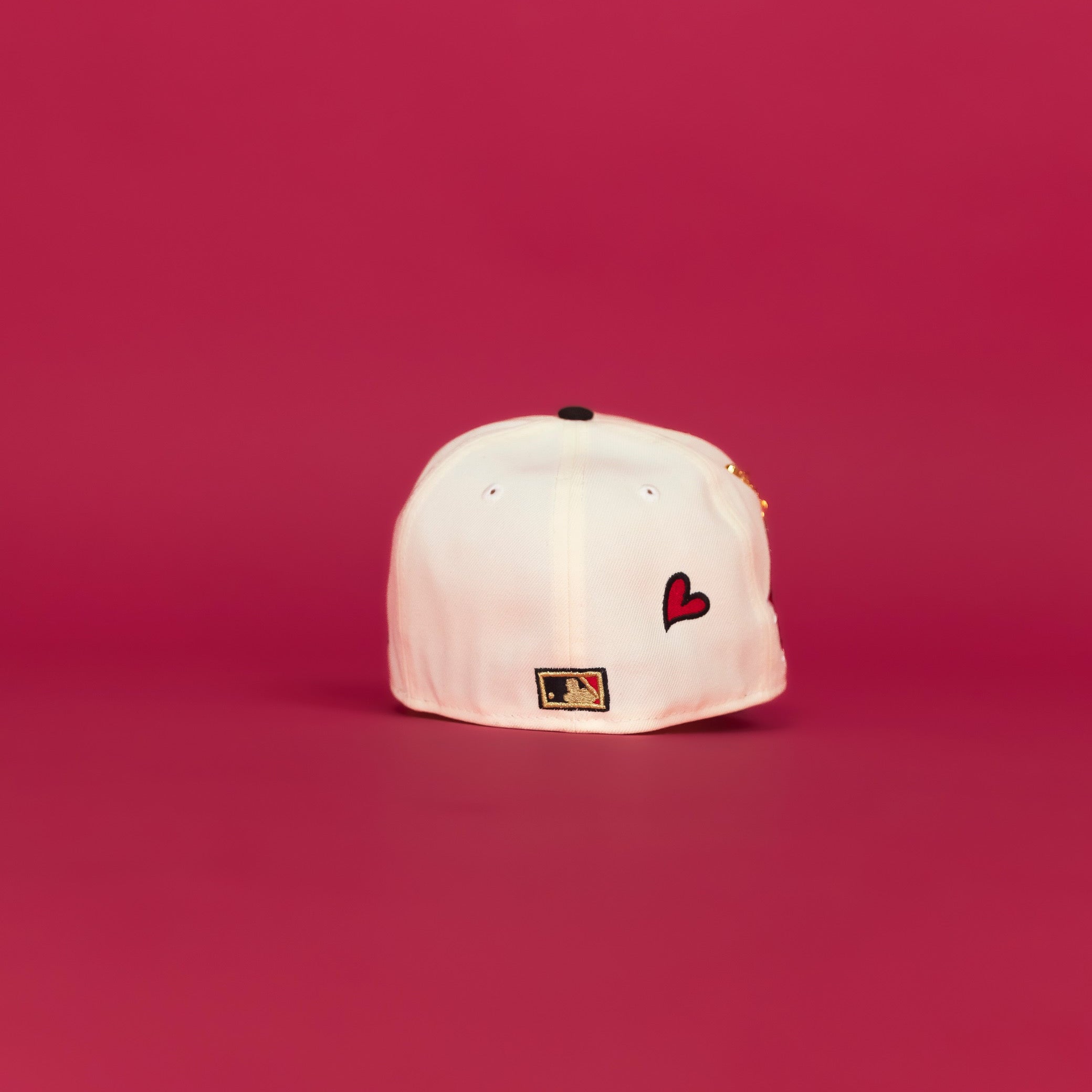 NEW ERA 59FIFTY CHROME/ BLACK ATLANTA BRAVES W/ RED HEART + 1999 WORLD SERIES SIDE PATCH