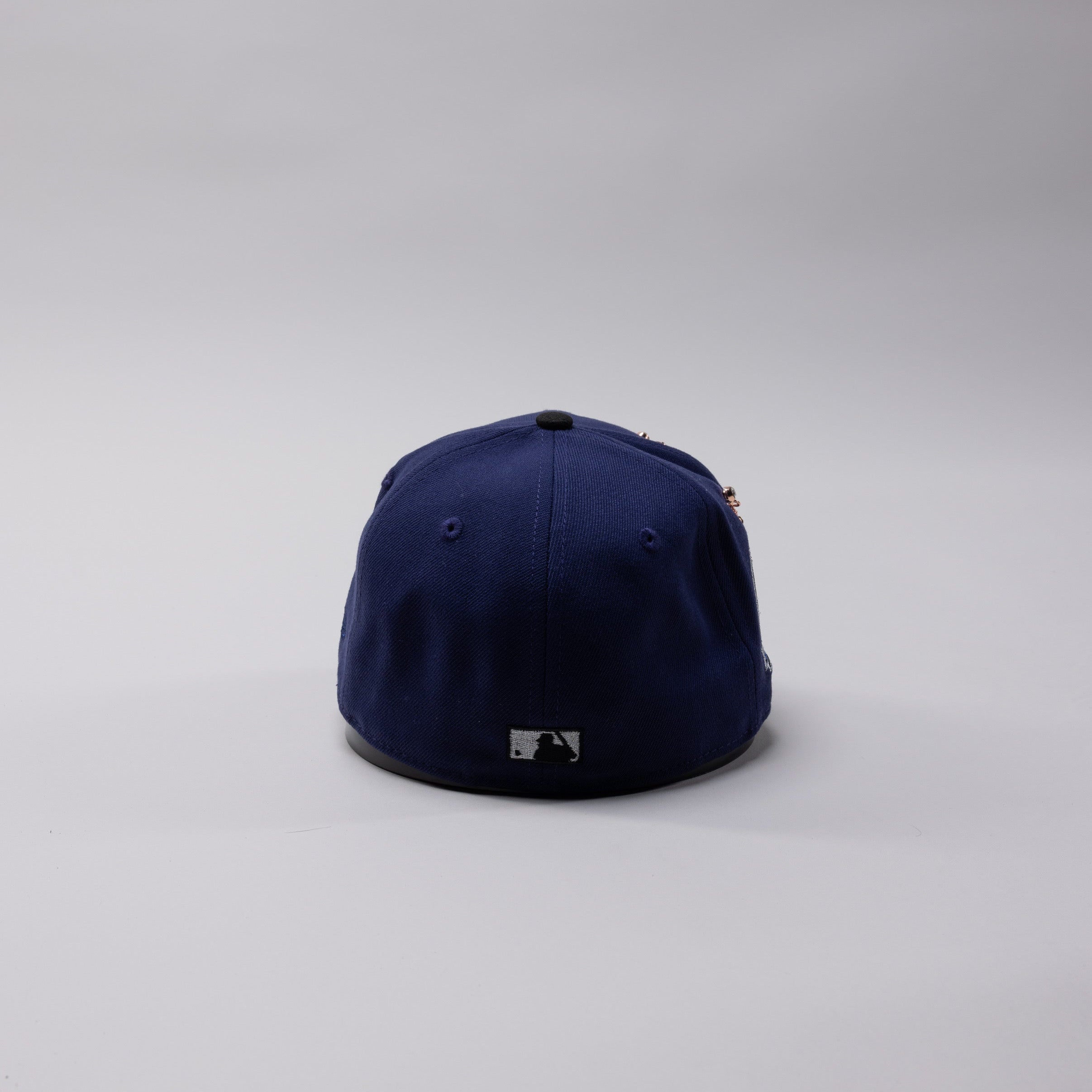 NEW ERA 59FIFTY DARK BLUE/ BLACK ATLANTA BRAVES W/ 40TH ANNIVERSARY SIDE PATCH