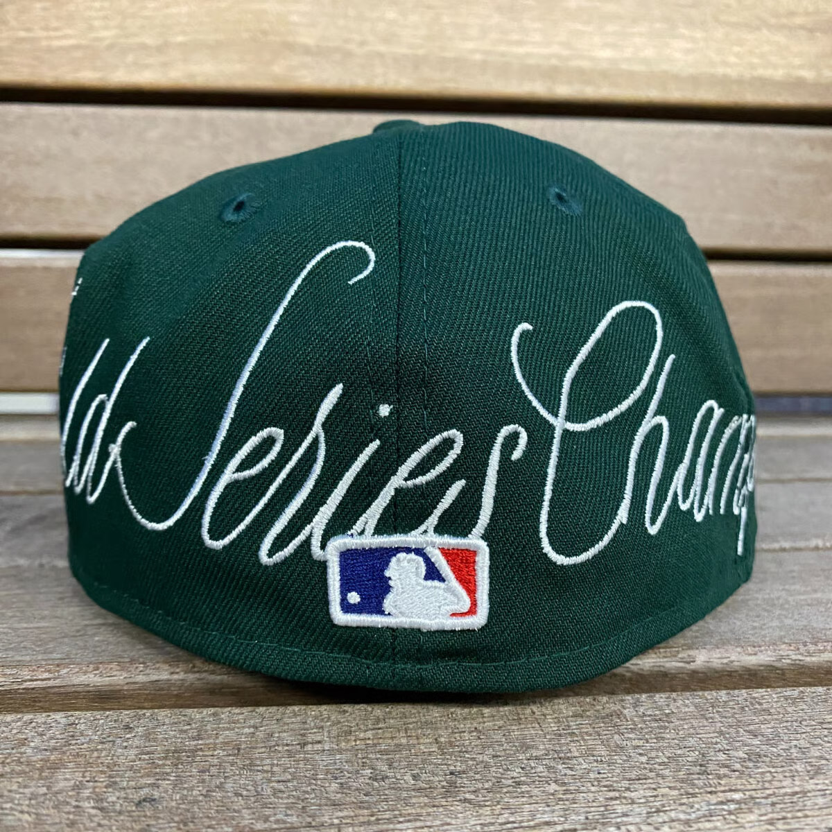 NEW ERA GREEN HISTORIC WORLD SERIES CHAMPIONS EMBROIDERED CASUAL BASEBALL CAP