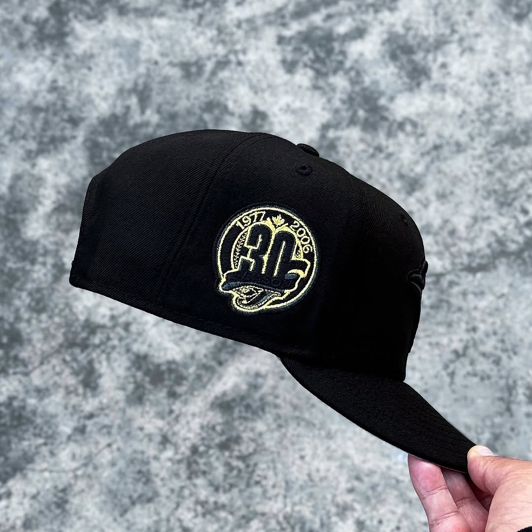 NEW ERA BLACK TORONTO BLUE JAYS GRAY BOTTOM EMBROIDERED CASUAL BASEBALL CAP