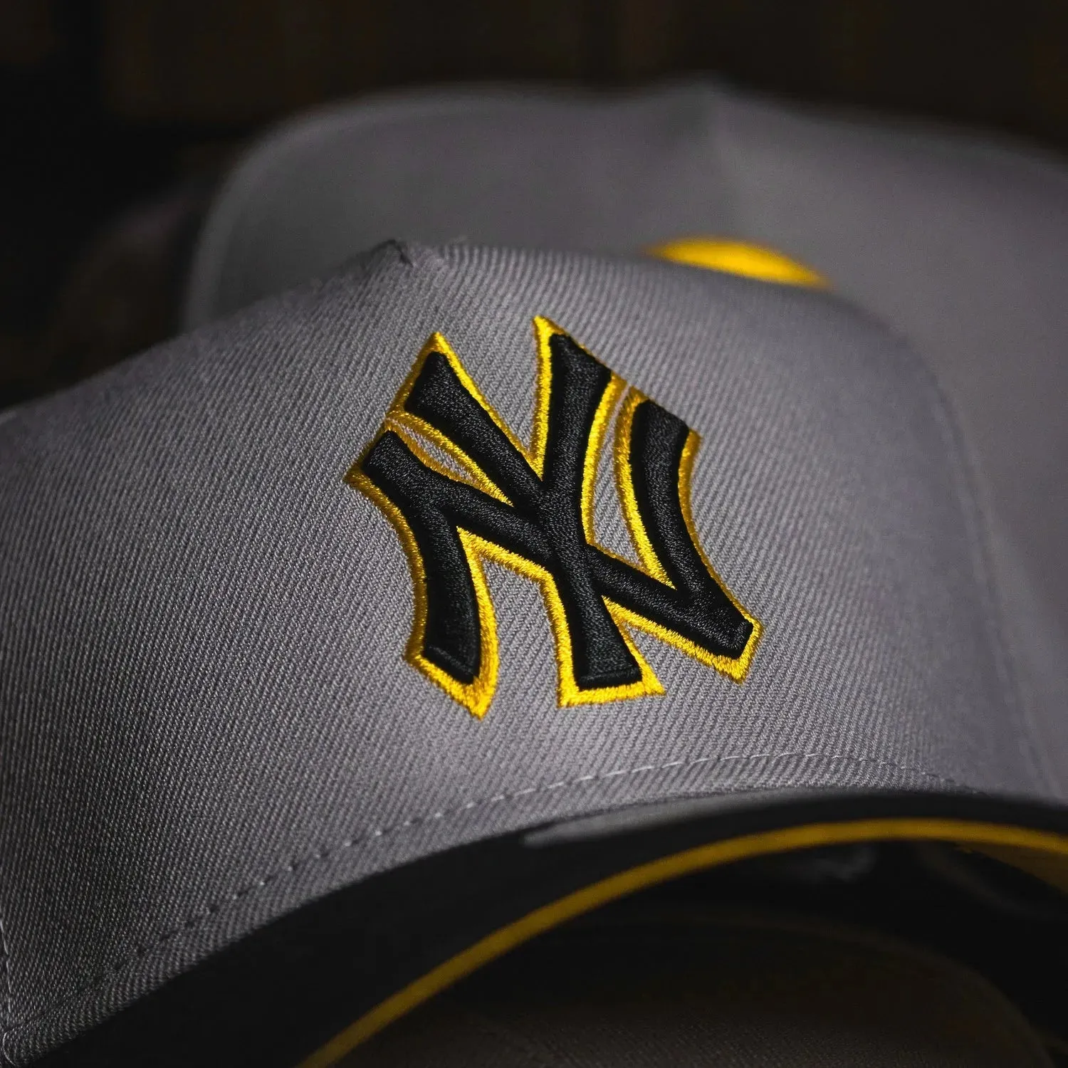 NEW ERA 9FORTY NEW YORK YANKEES WORLD SERIES 2009 TWO TONE / YELLOW UV