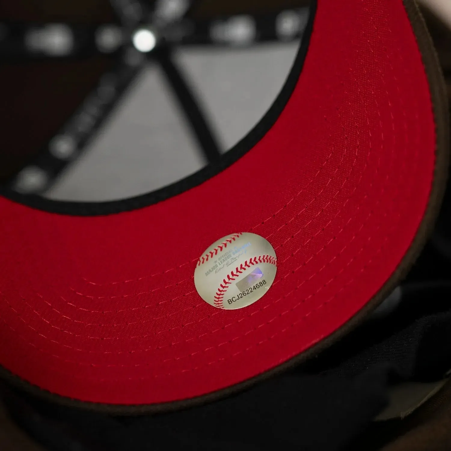 NEW ERA 9FORTY A-FRAME MLB ATLANTA BRAVES WORLD SERIES 1995 WALNUT / SCARLET UV CAP