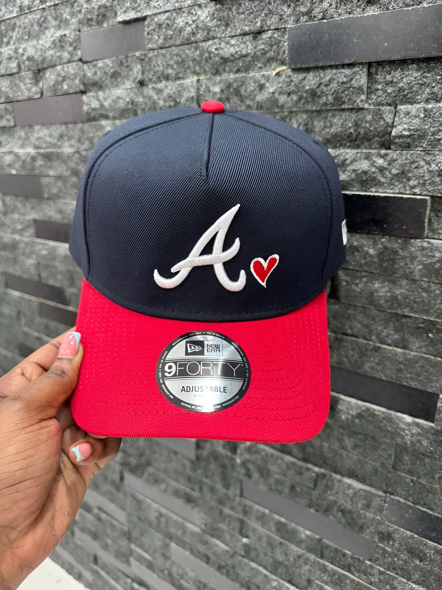 NEW ERA ATLANTA BRAVES 'TEAM COLOR HEARTS' 9FORTY A-FRAME SNAPBACK NAVY/RED