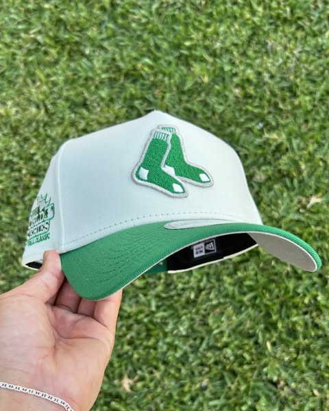 NEW ERA BOSTON RED SOX WORLD SERIES 2013 CHROME TWO TONE EDITION 9FORTY A FRAME SNAPBACK CAP